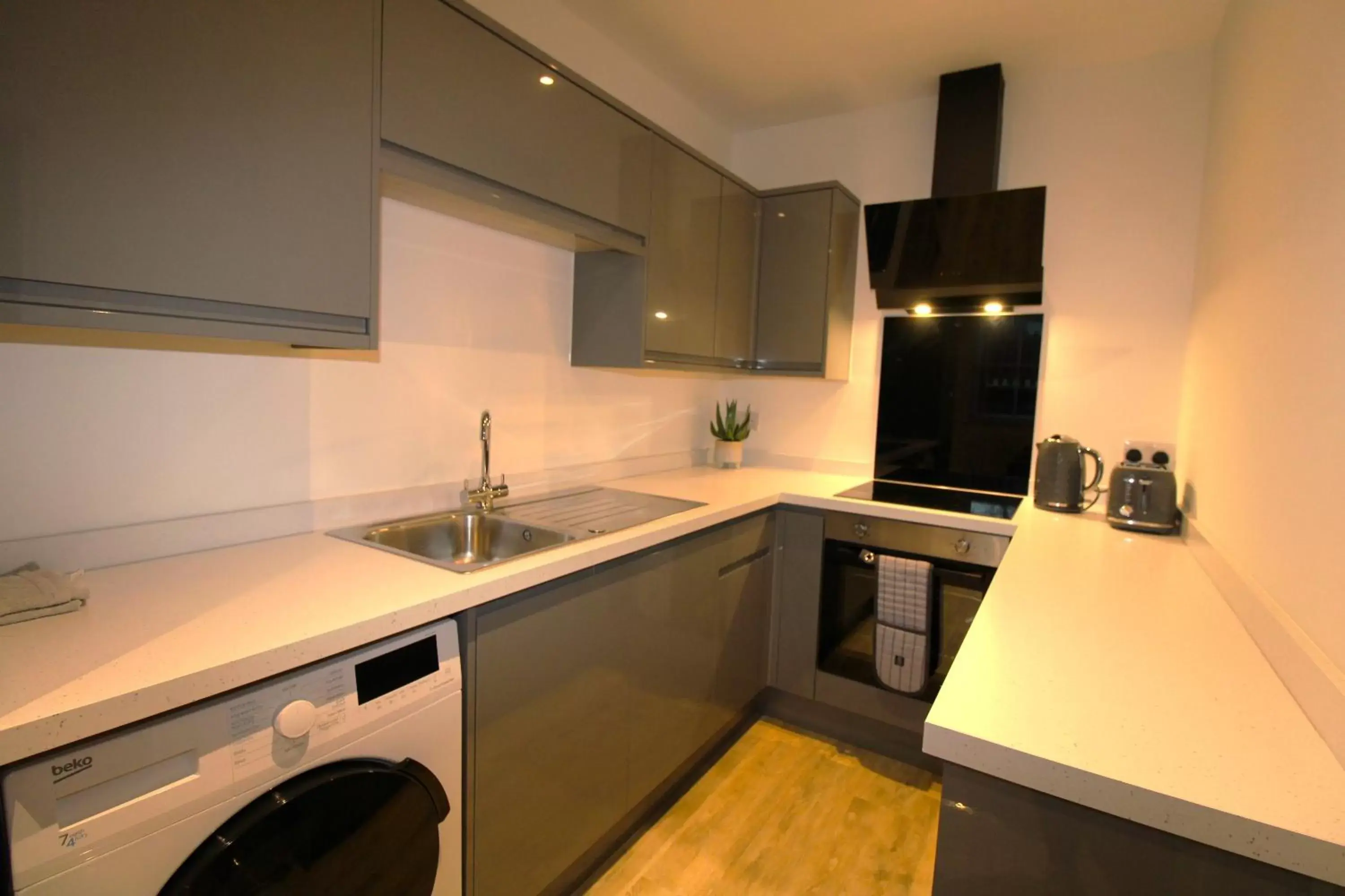 Kitchen/Kitchenette in No 10 @Short Stays