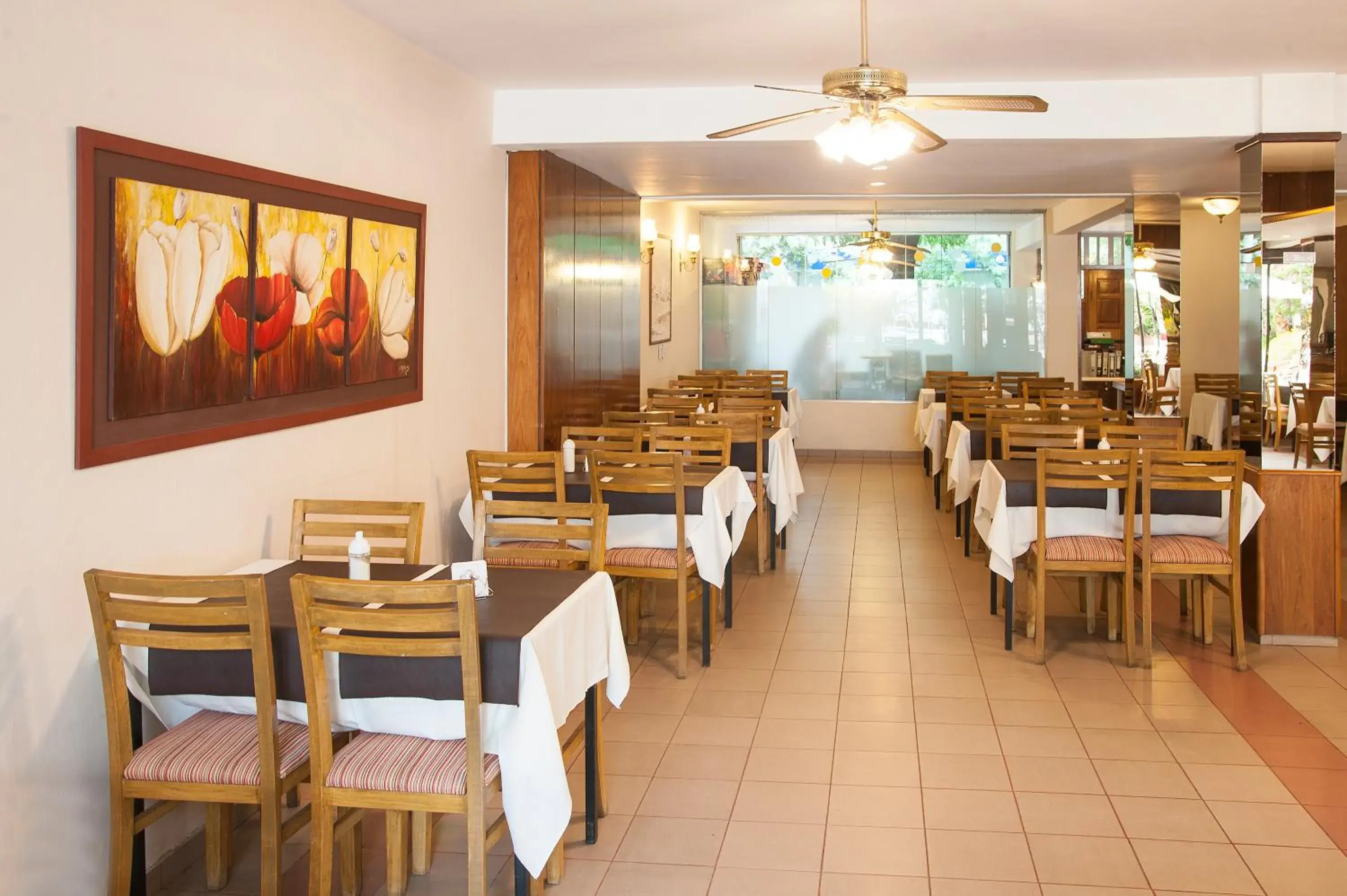 Restaurant/Places to Eat in Hotel Carollo