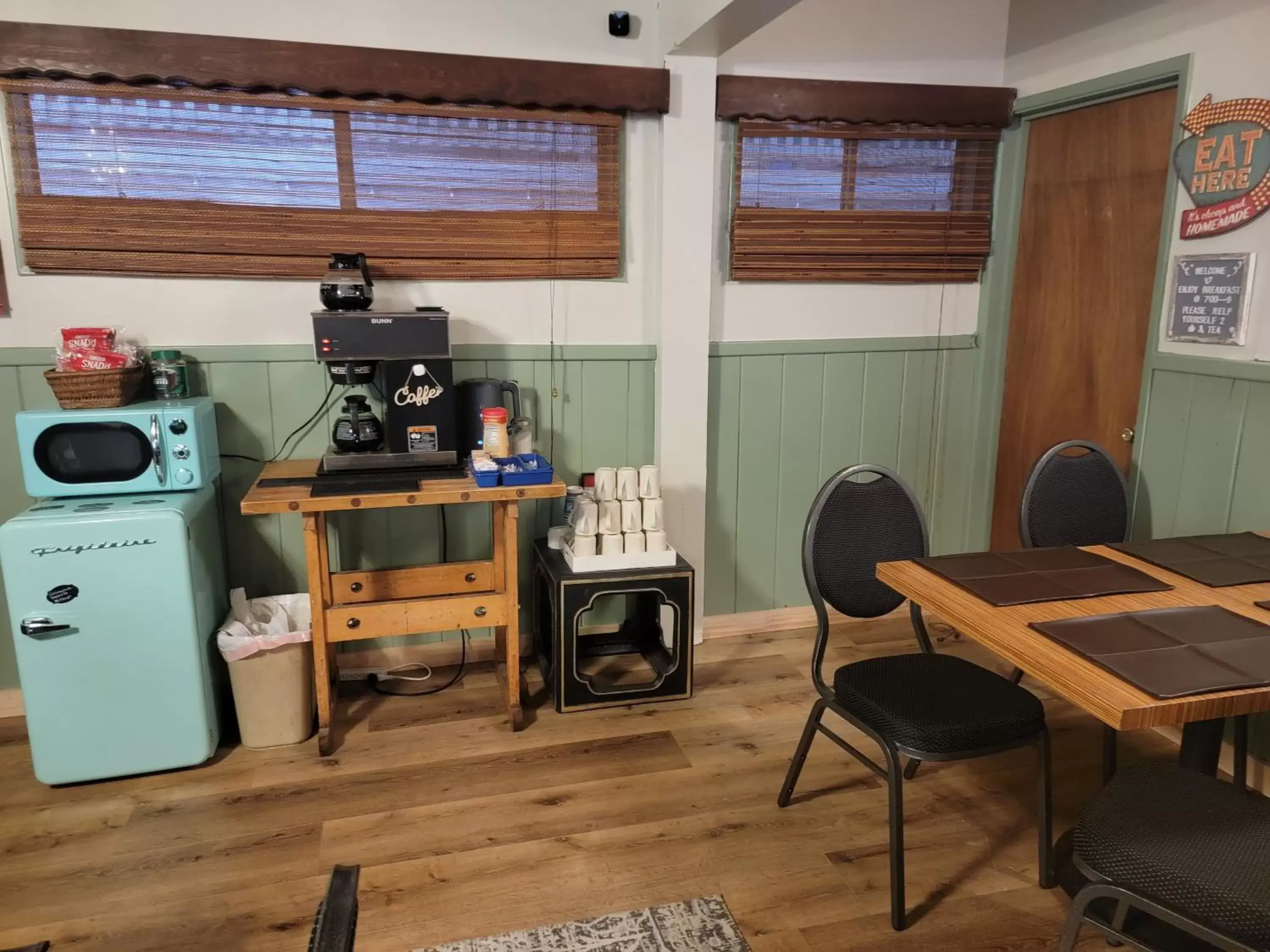 Coffee/tea facilities, Kitchen/Kitchenette in Cinnamon Bear Inn