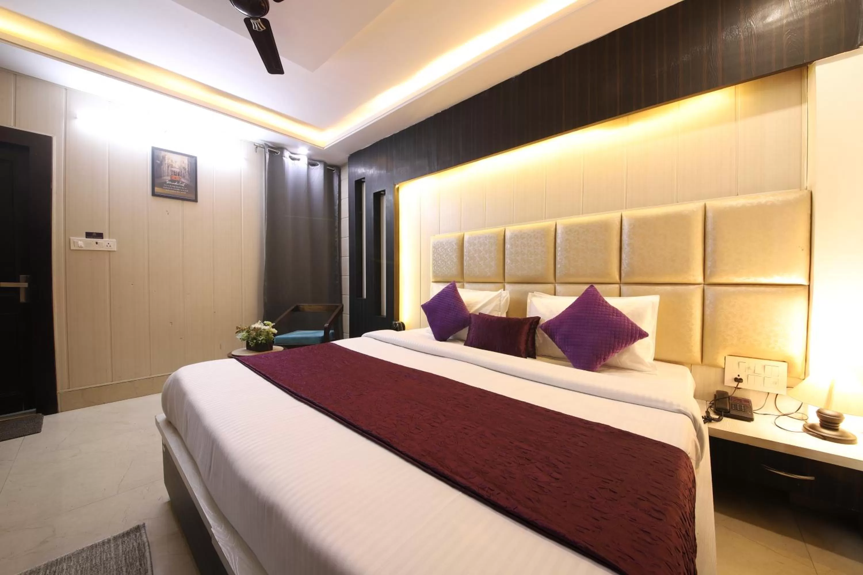 Bed in Grey Castle - Hotel Near Haridwar Railway station