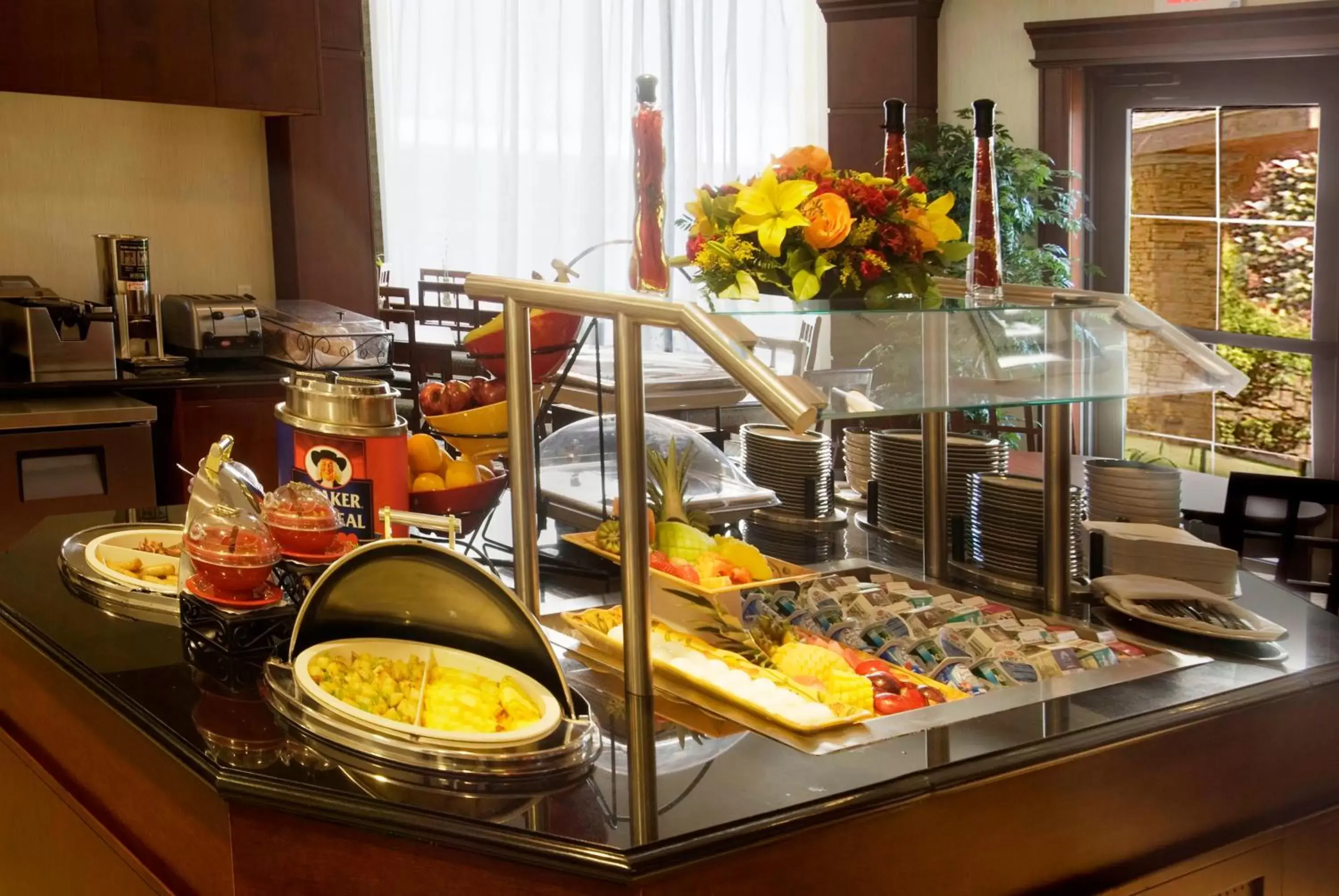 Breakfast, Food in Staybridge Suites Oakville Burlington, an IHG Hotel