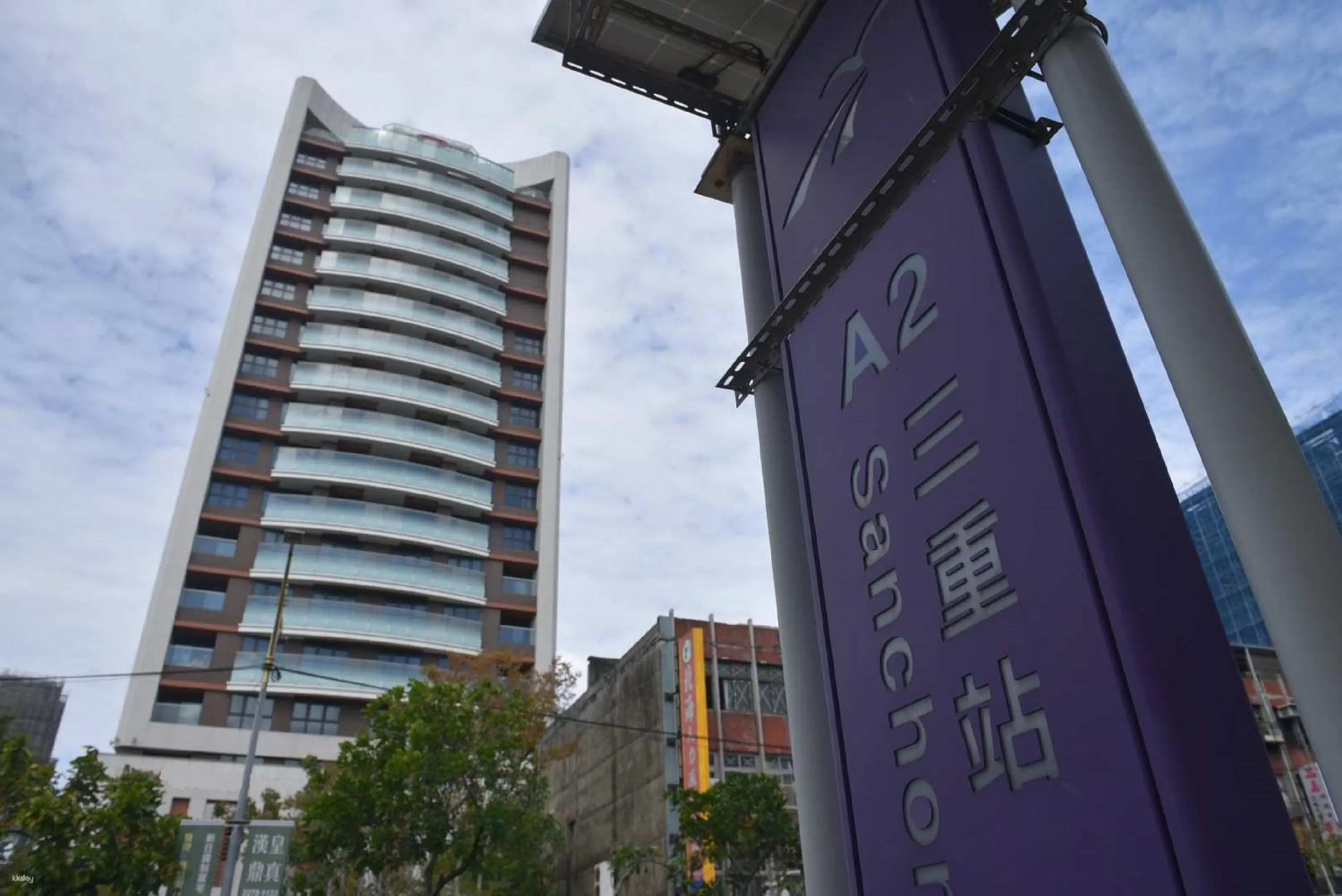 Nearby landmark in CHECK inn Select New Taipei Sanchong