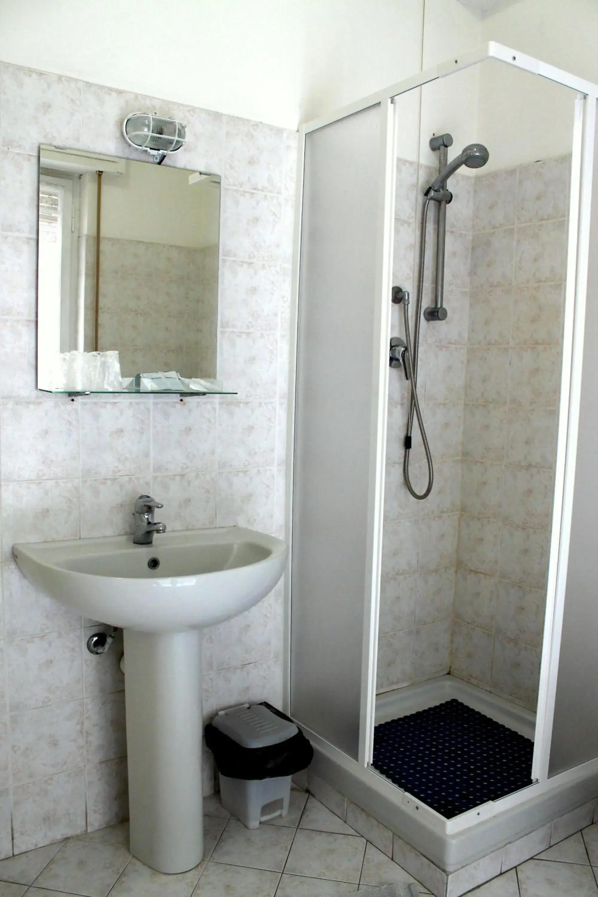 Shower, Bathroom in Albergo Nella