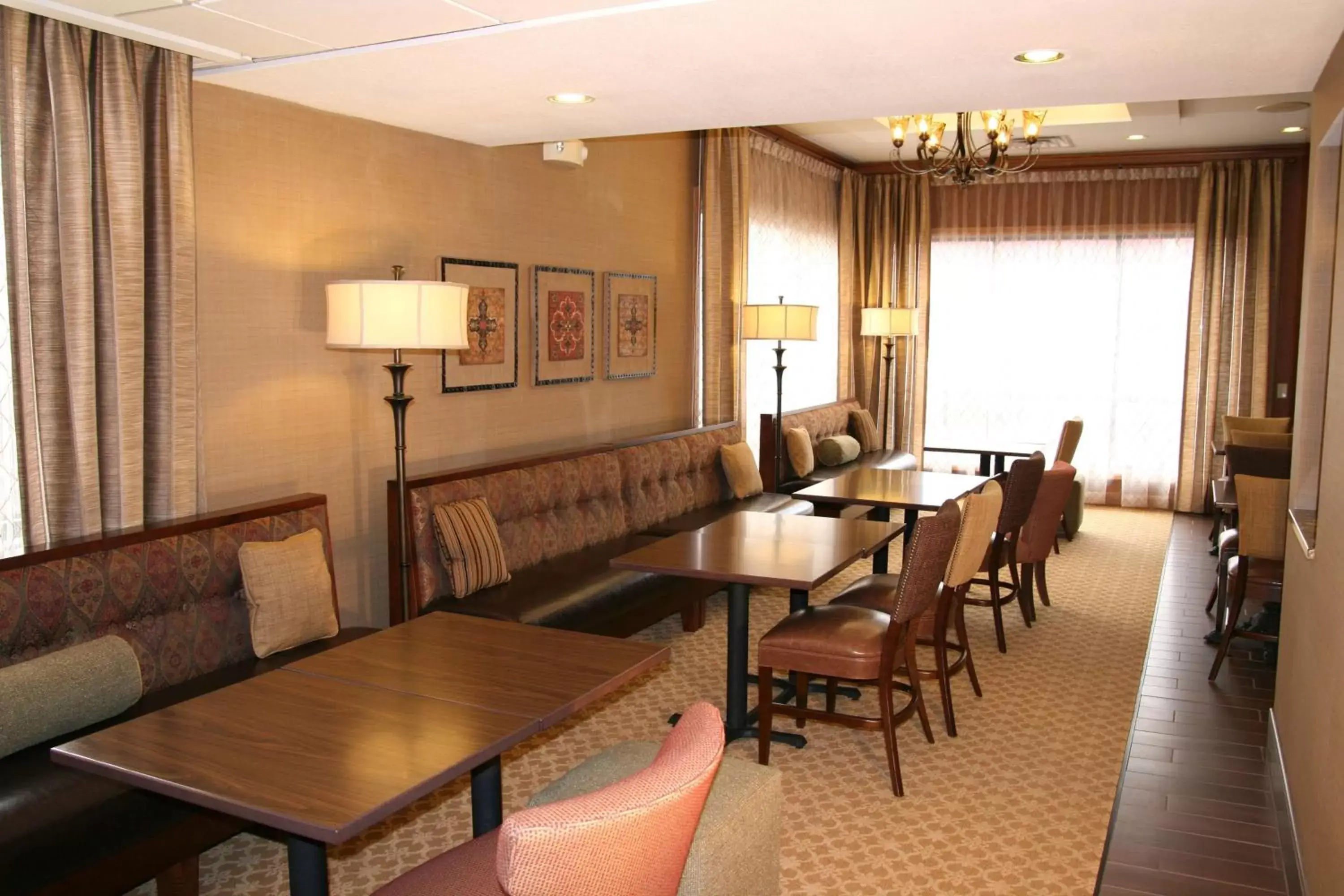 Lobby or reception, Restaurant/Places to Eat in Hampton Inn Toledo-South/Maumee