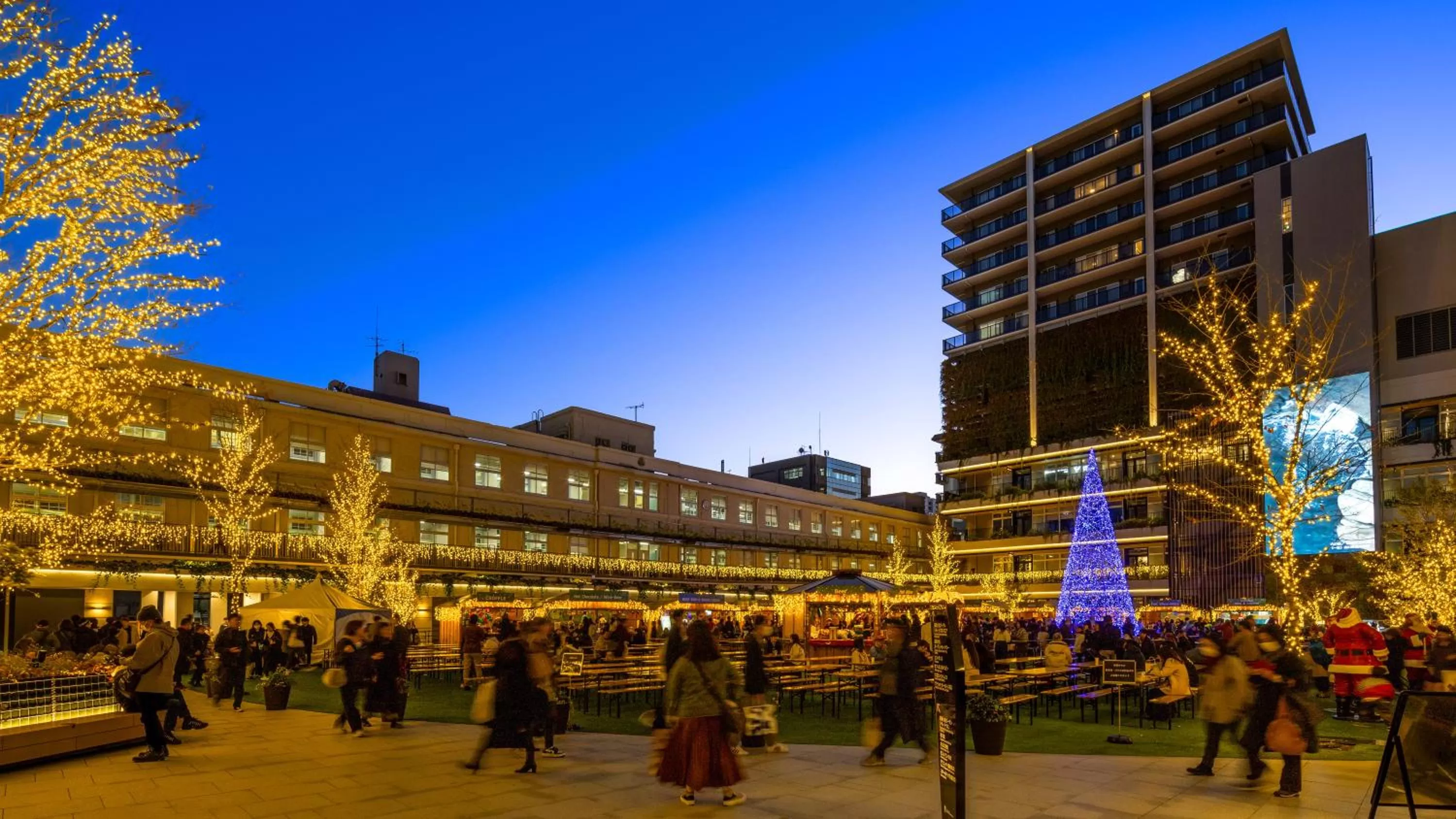 Nearby landmark in Hotel JAL City Fukuoka Tenjin