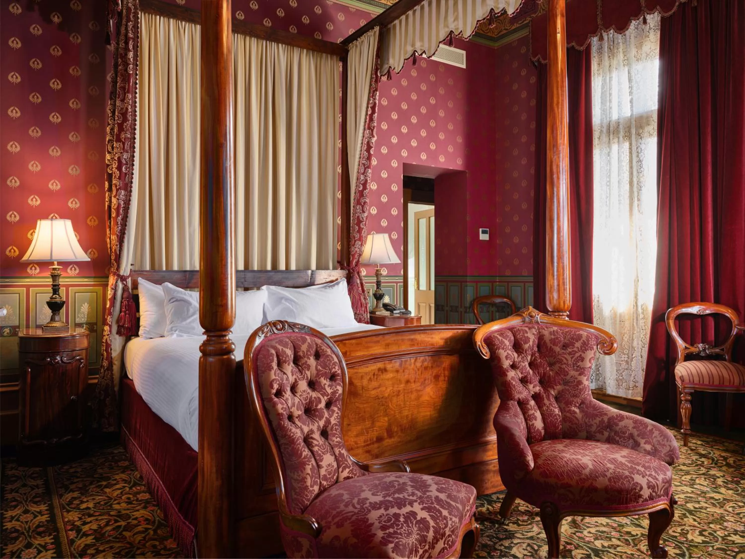 Bed in Craig's Royal Hotel