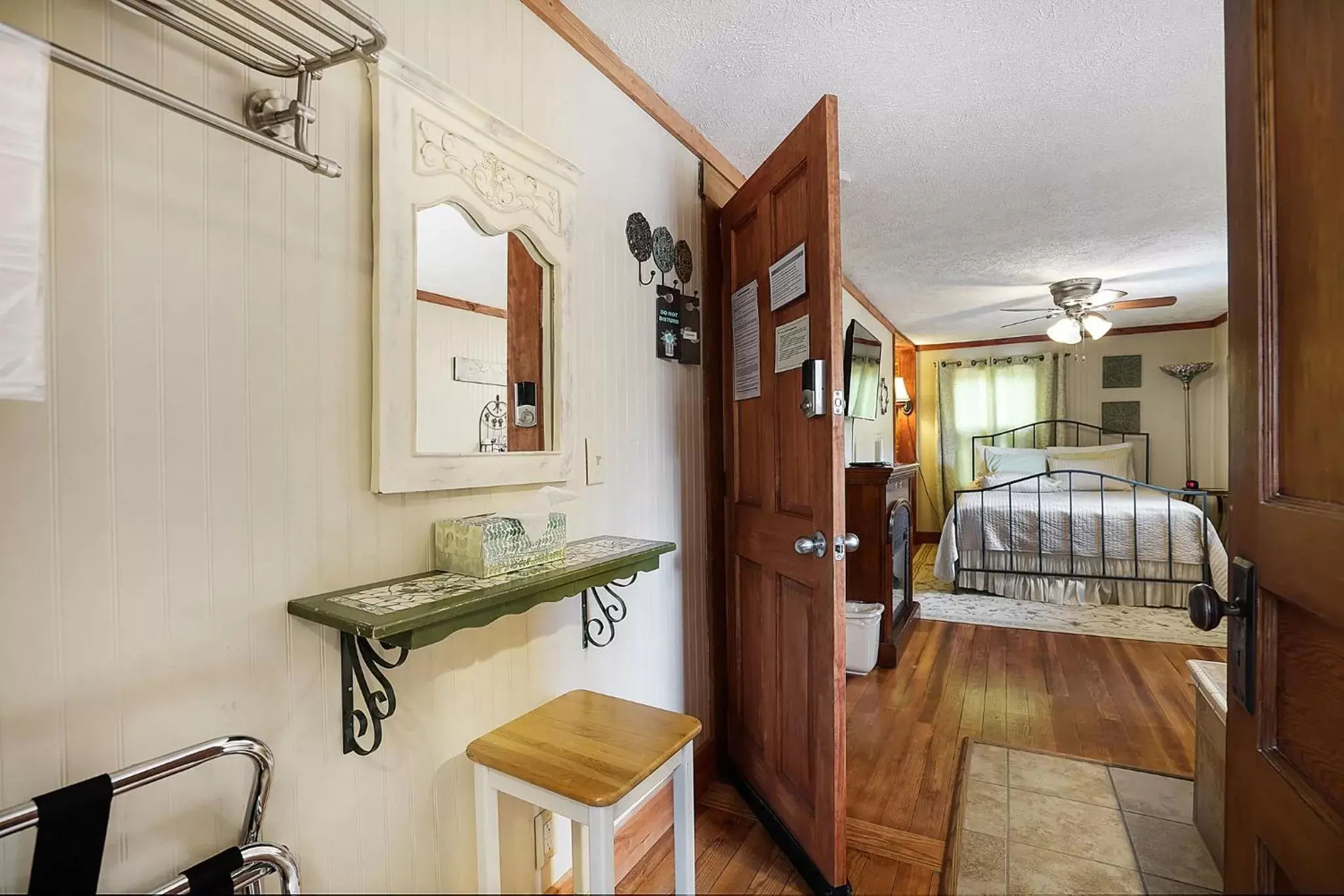 Bedroom in Hocking Hills Inn