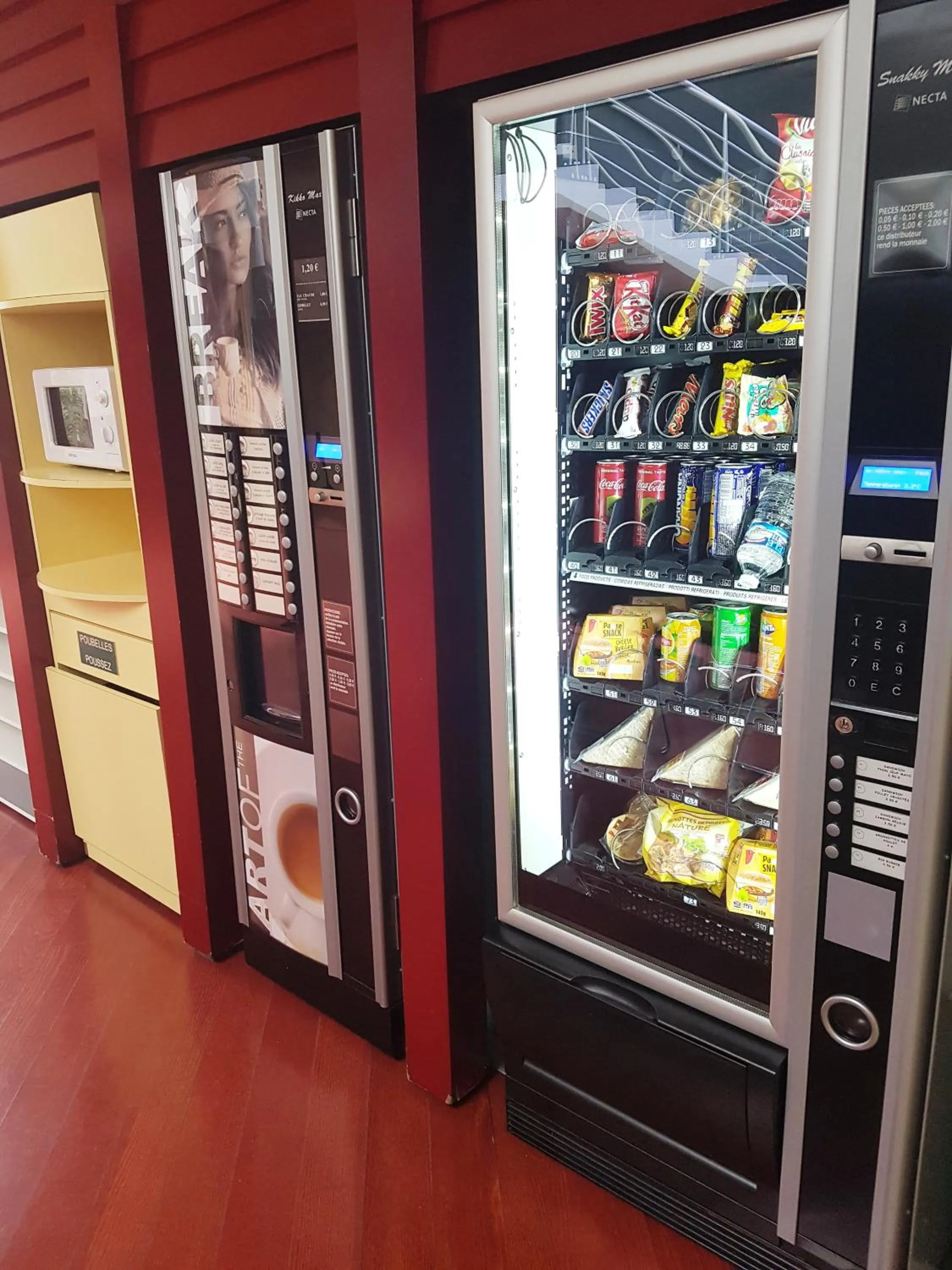 Meals in Good Night Hotel