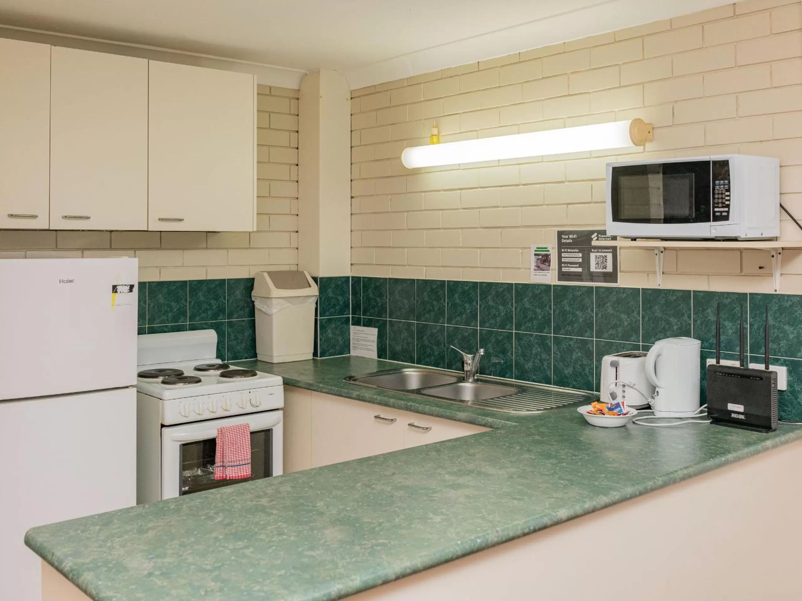 kitchen in Trickett Gardens Holiday Inn