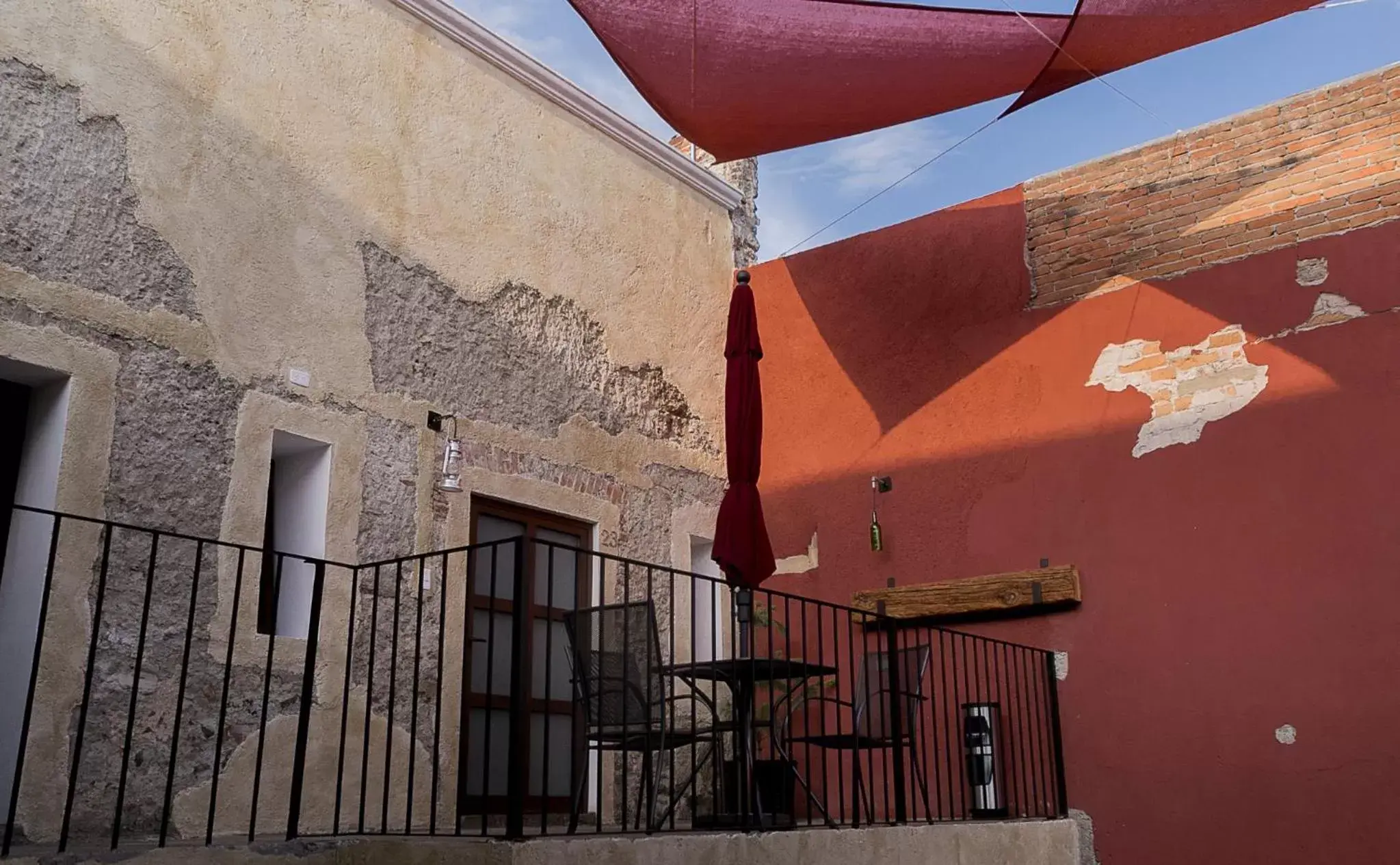 Facade/entrance in Hotel el Descanso Barrio del Artista