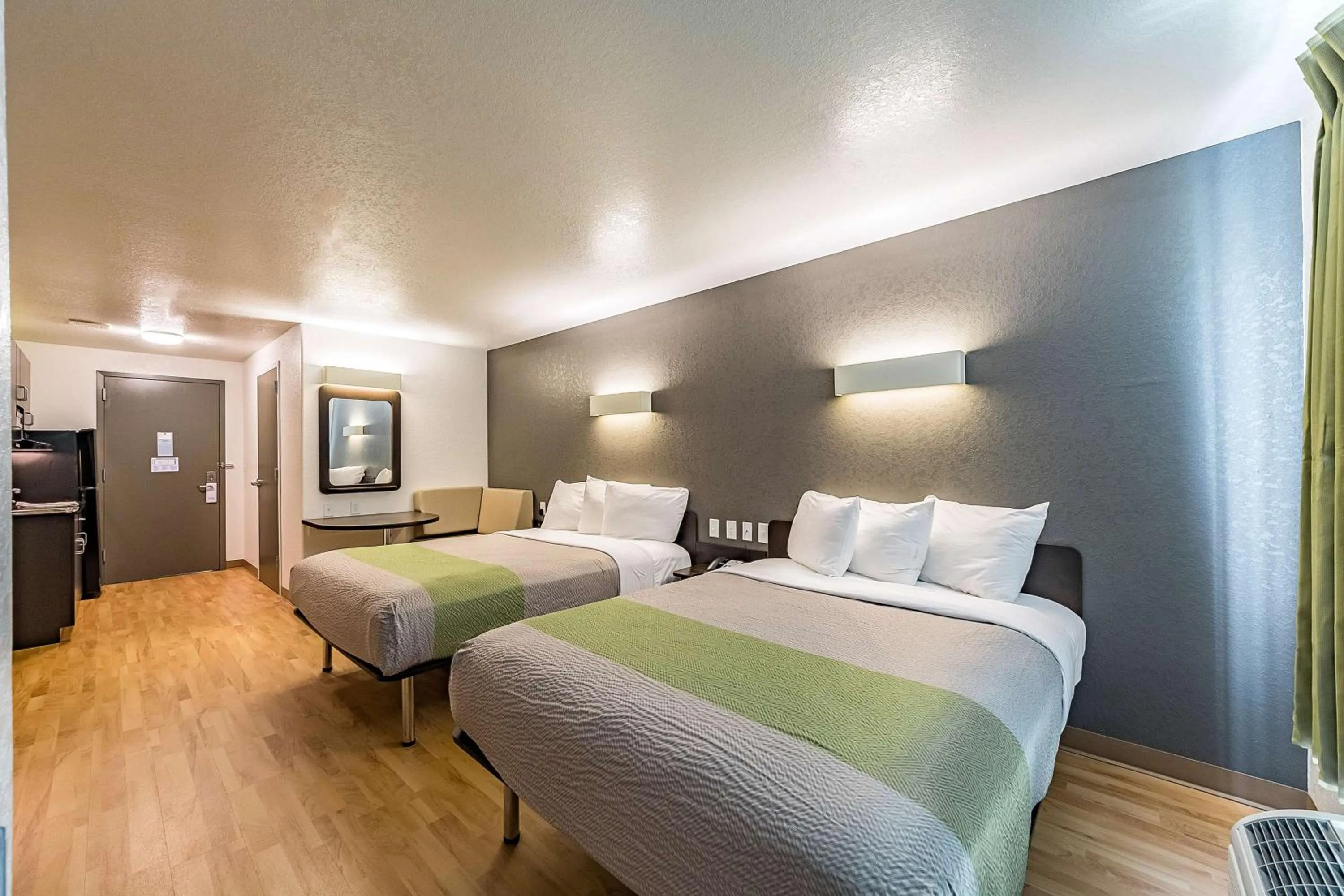 Photo of the whole room, Bed in Studio 6 New Braunfels, Tx