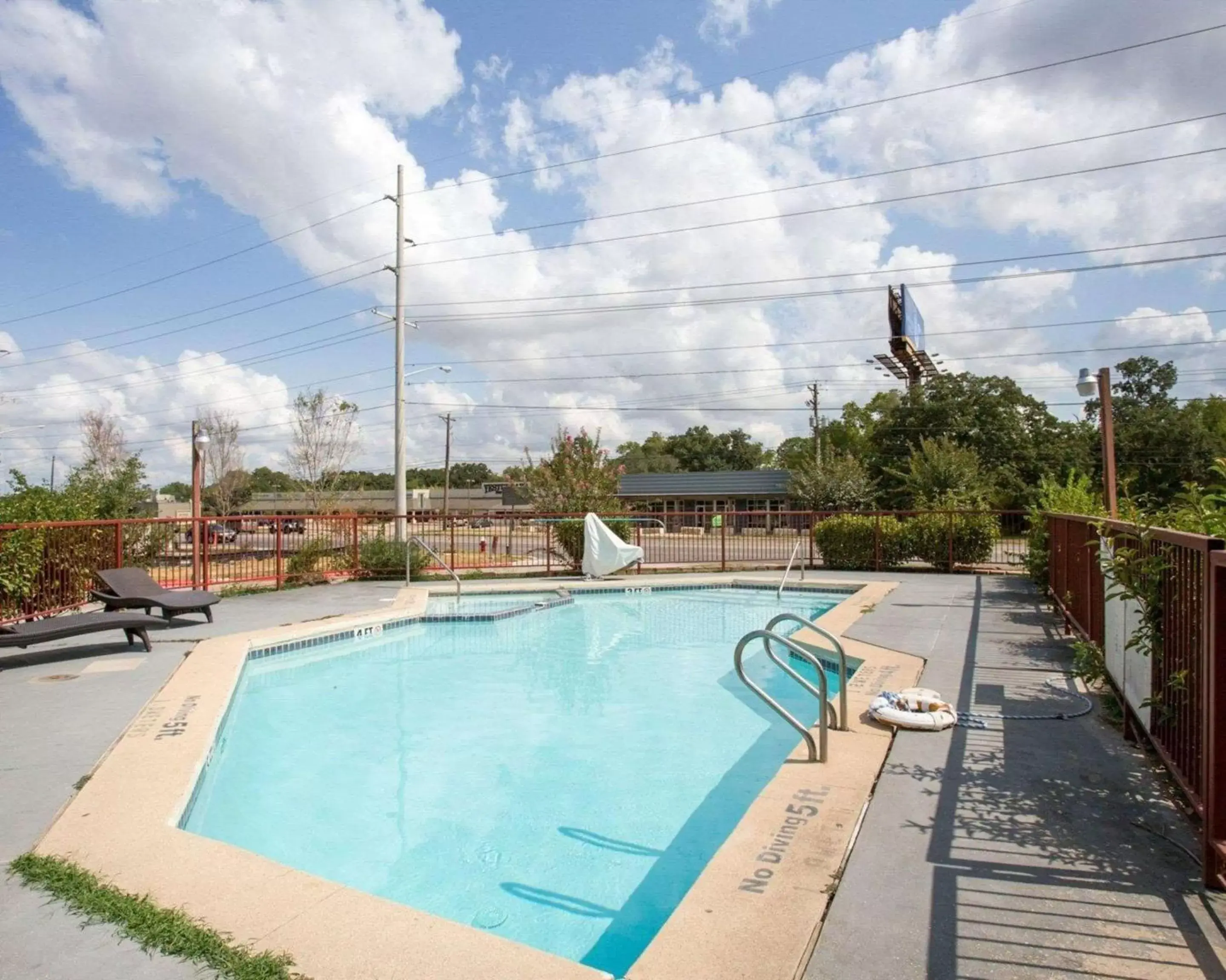 On site, Swimming Pool in Knights Inn College Station
