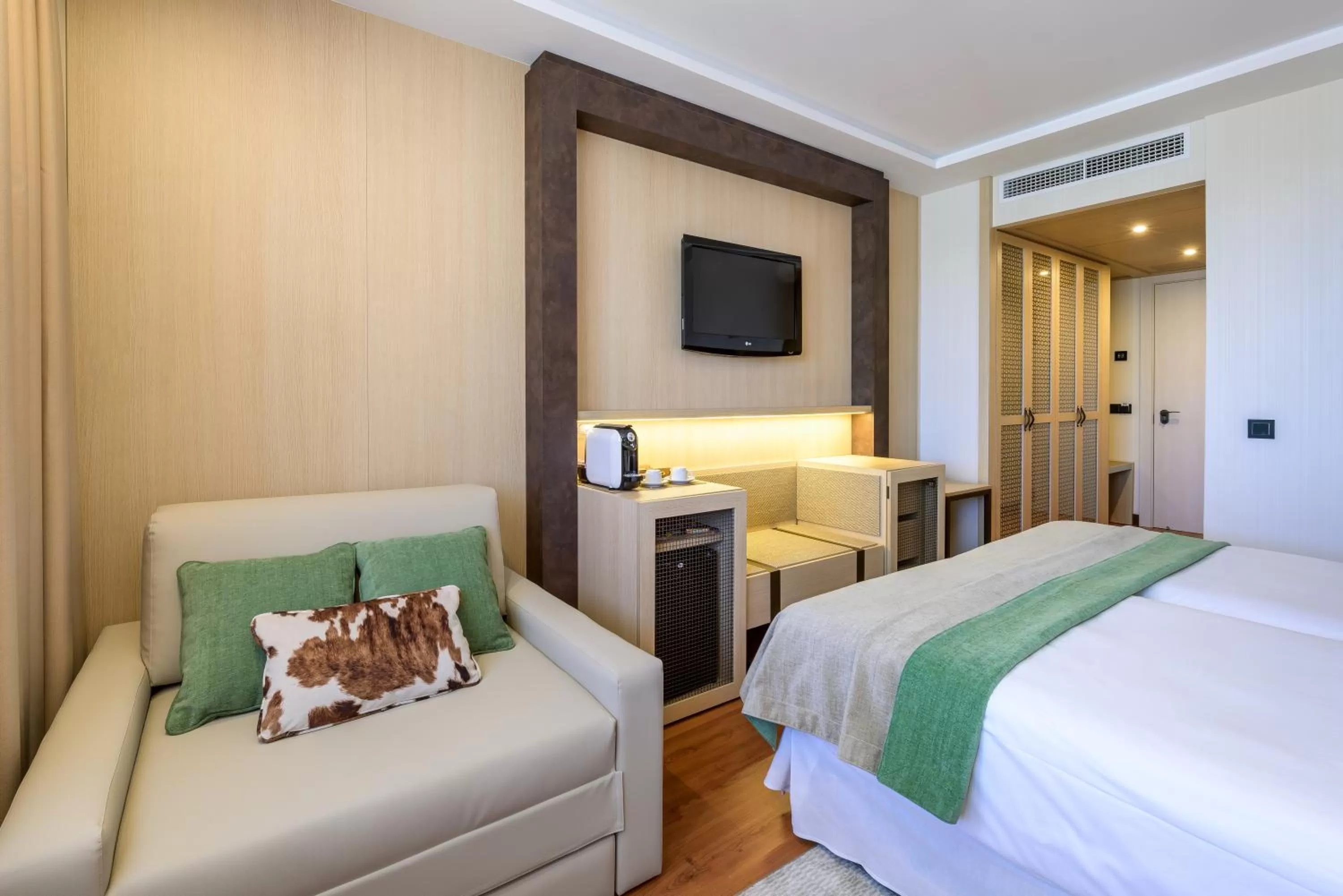 Photo of the whole room, Bed in Santemar