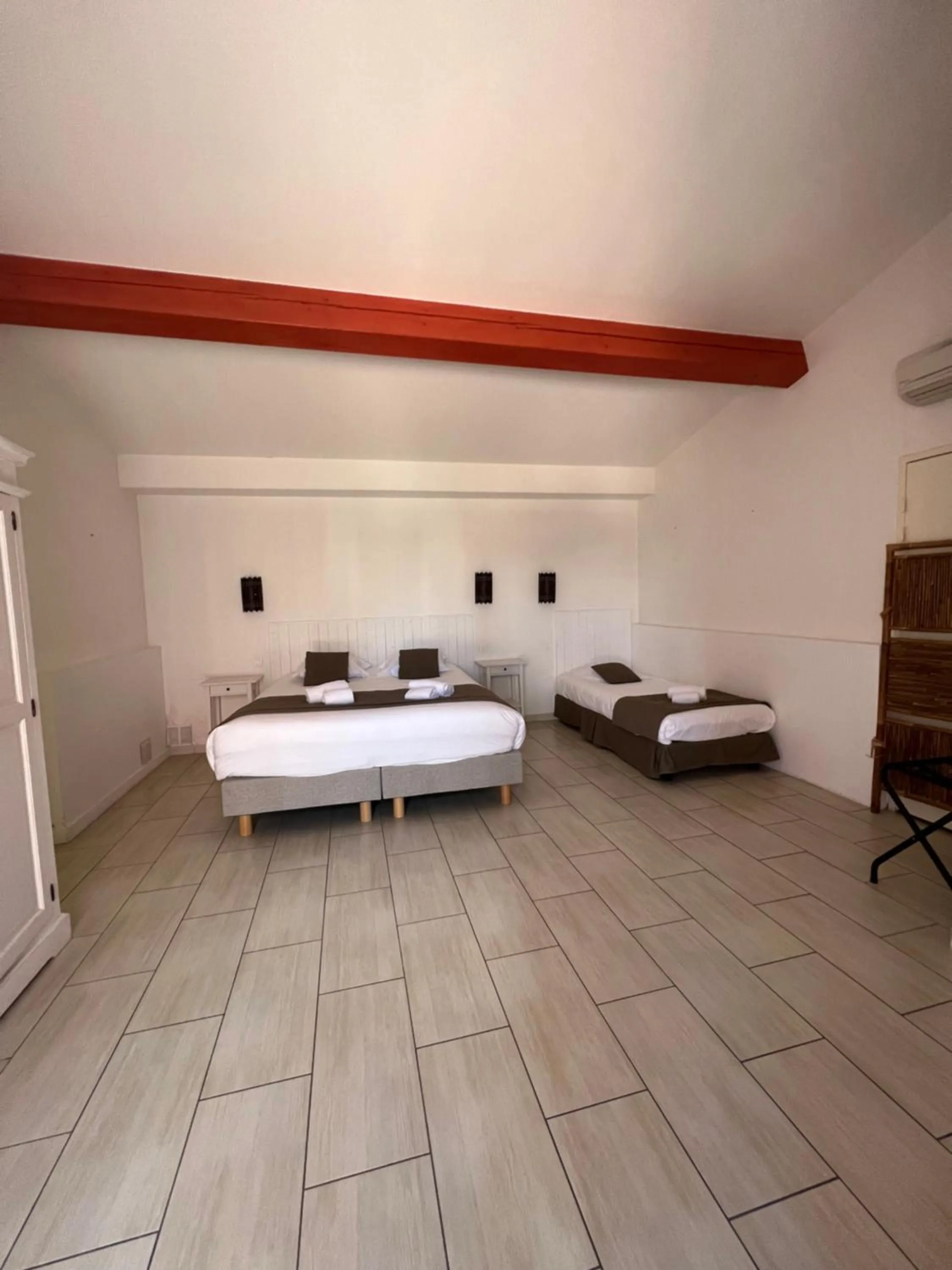 Photo of the whole room, Bed in Hotel La Potiniere