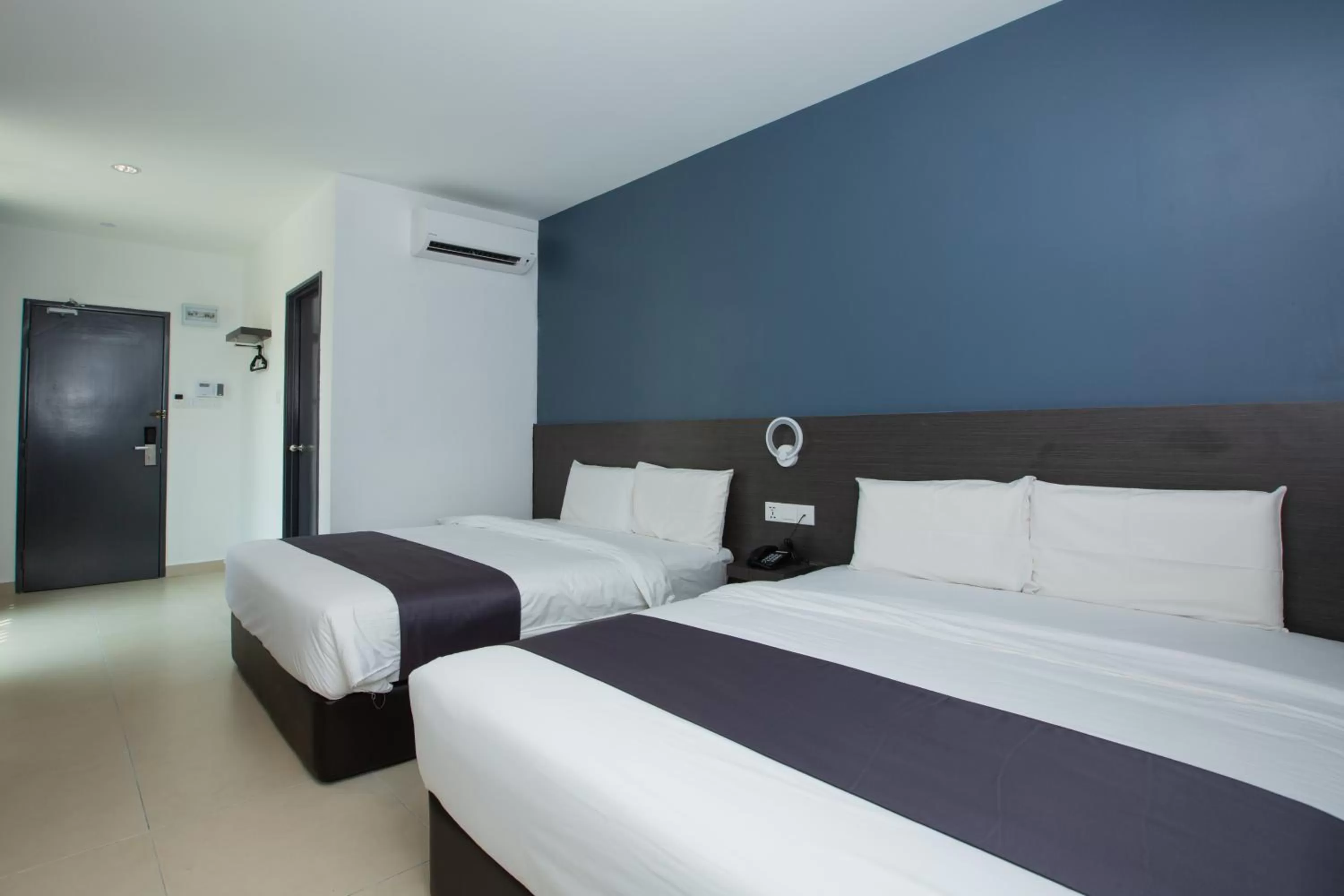 Bed in 1 Hotel Signature