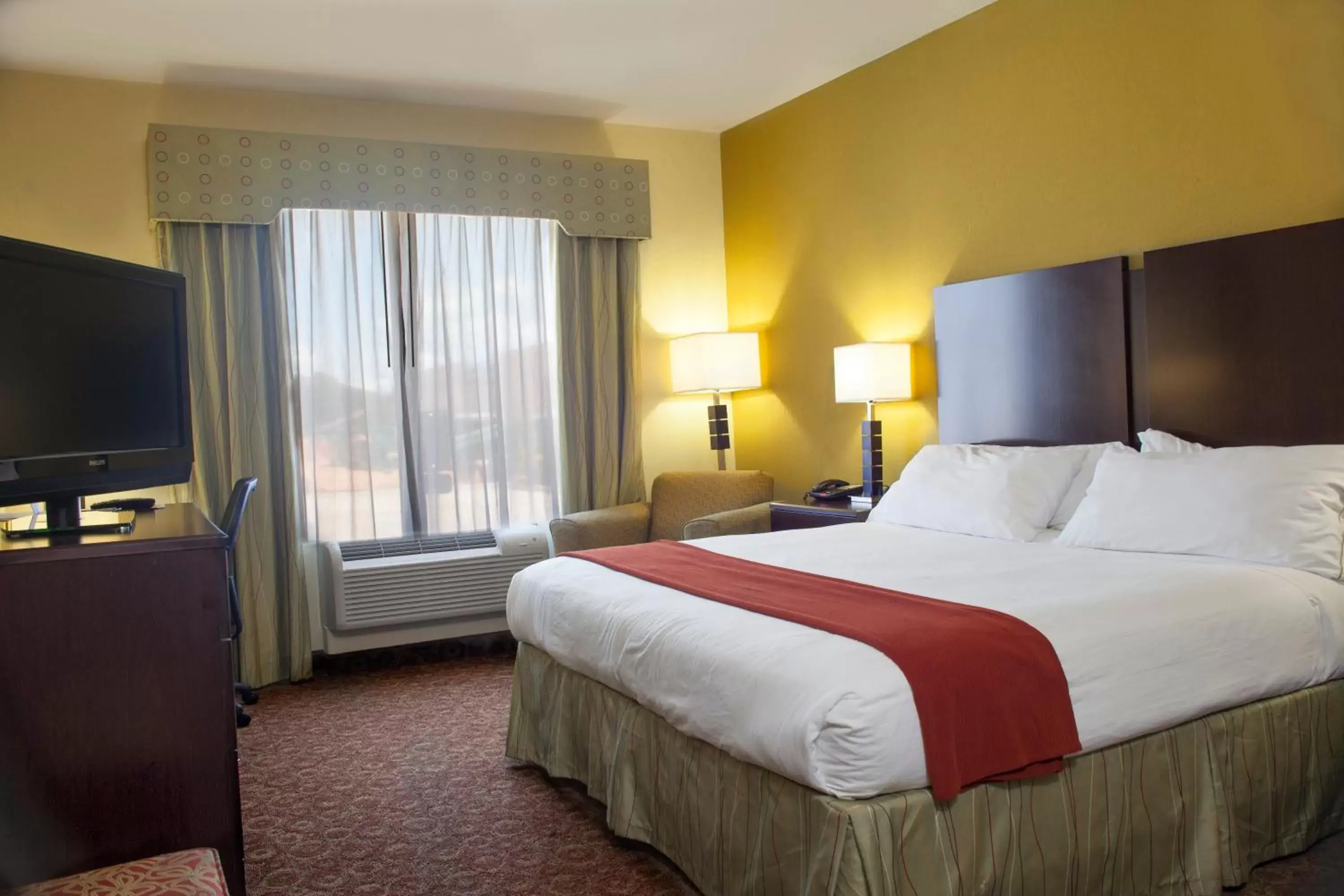 Photo of the whole room, Bed in Holiday Inn Express Hotel & Suites Waller, an IHG Hotel