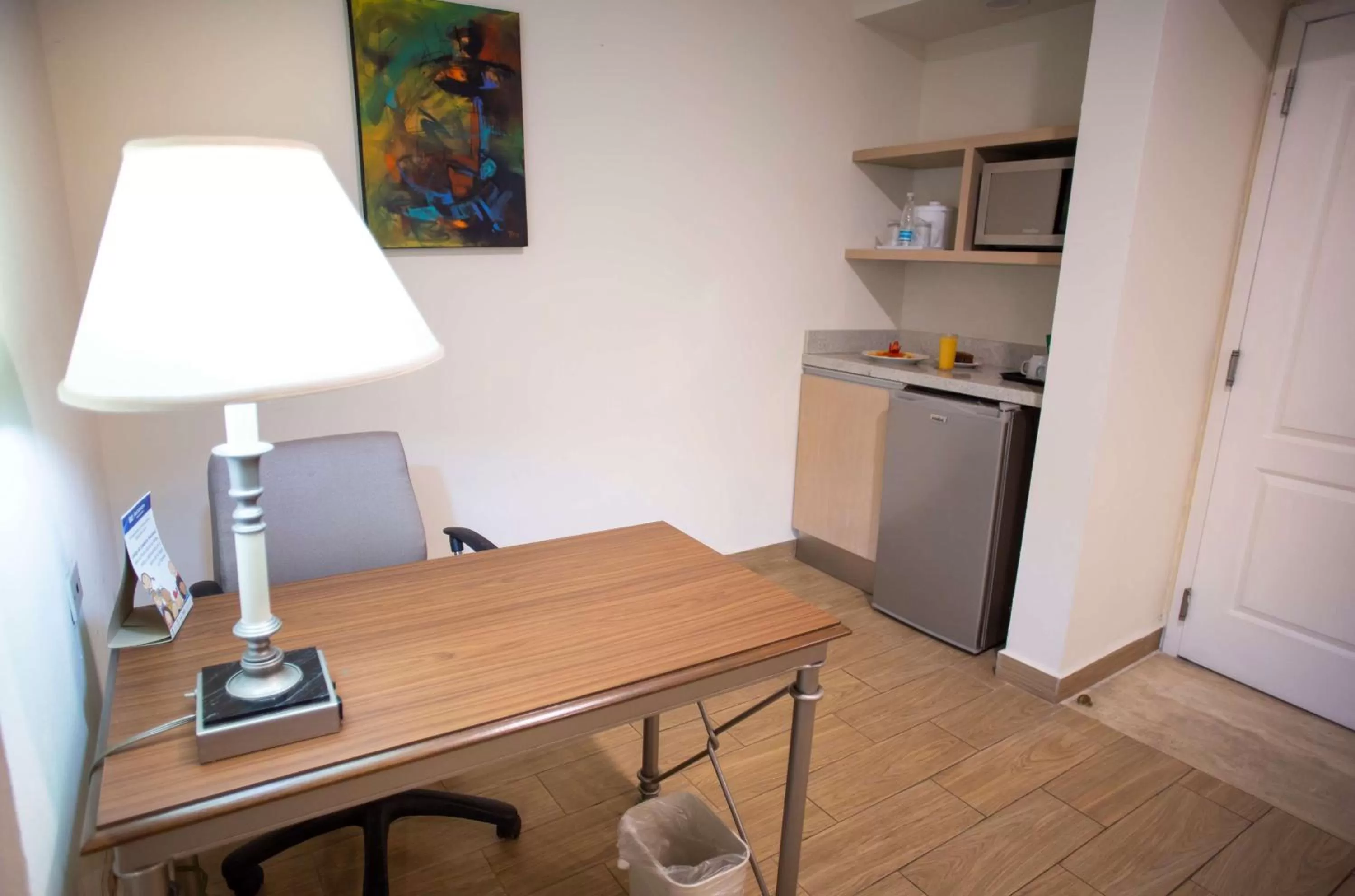 Photo of the whole room, Kitchen/Kitchenette in Best Western PLUS Monterrey Colón