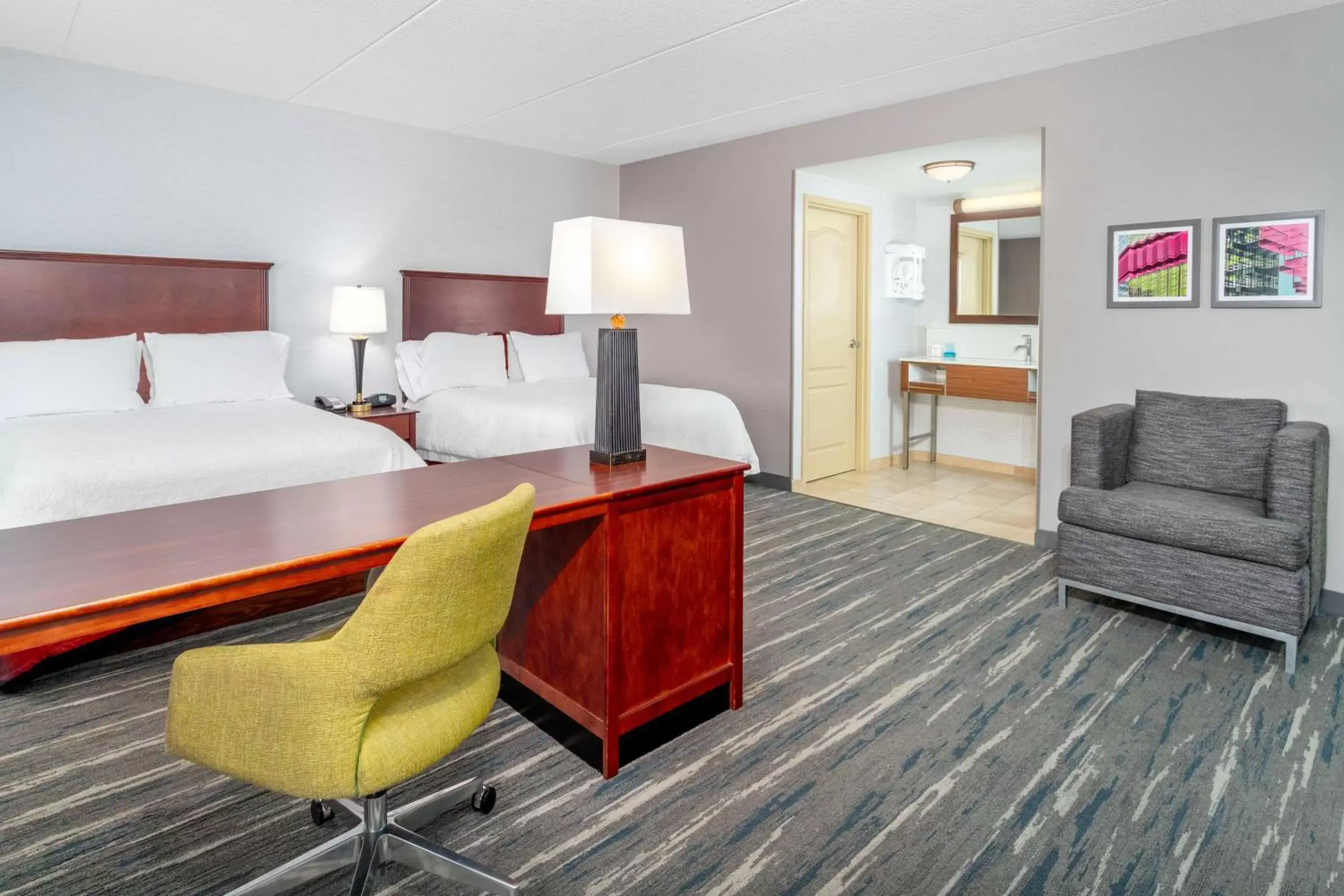 Bedroom, Seating Area in Hampton Inn & Suites Minneapolis St. Paul Airport - Mall of America