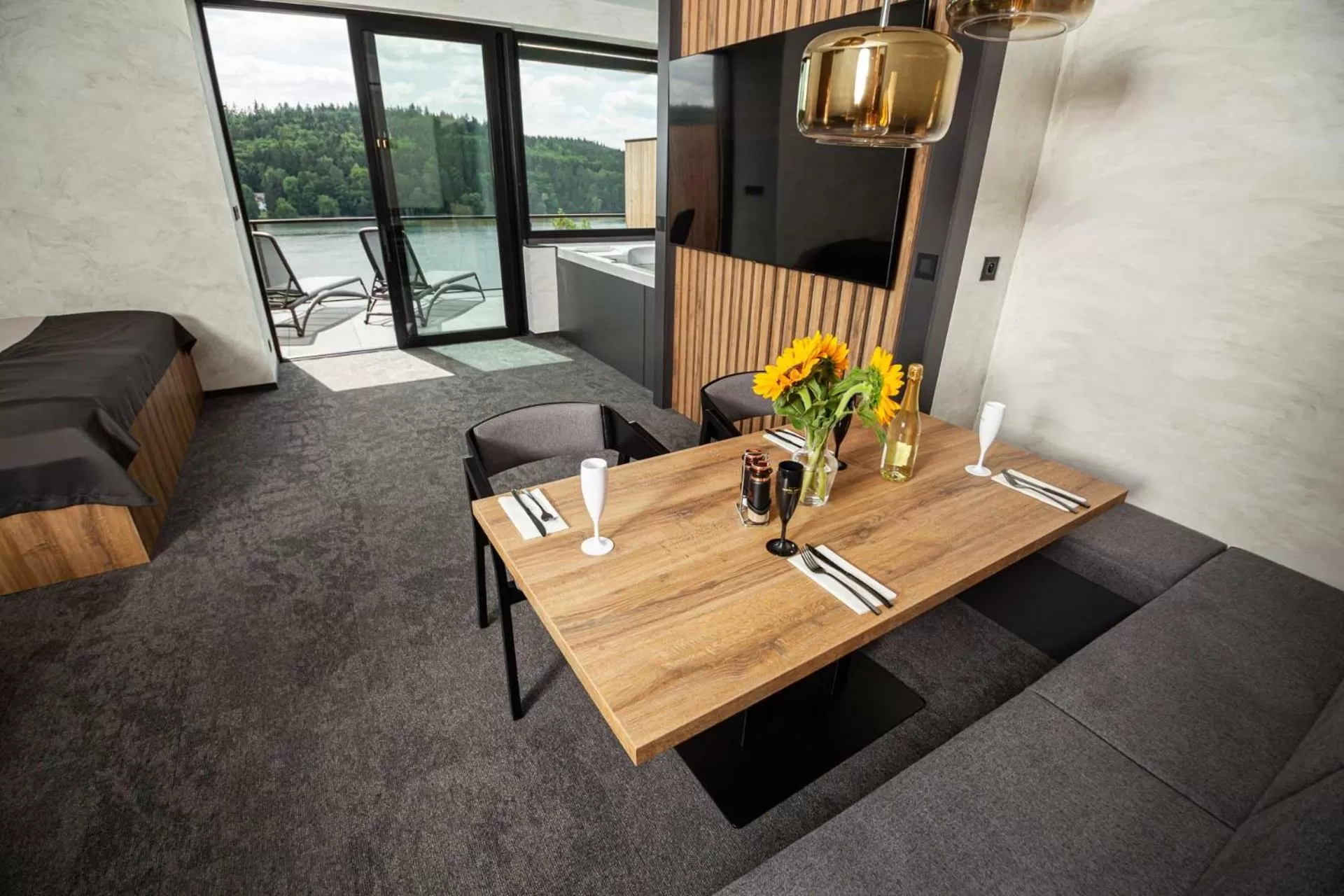 TV and multimedia in Hotel Kras