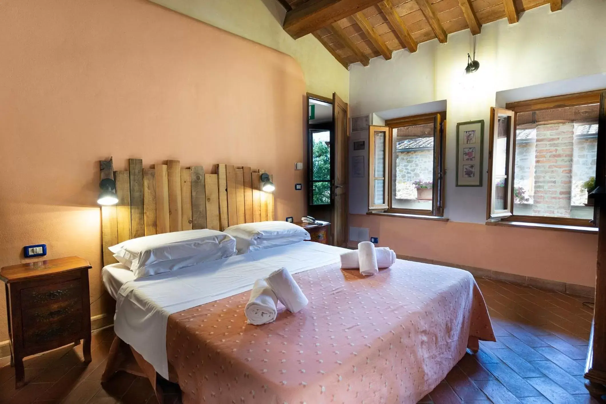 Photo of the whole room, Bed in Locanda Vesuna