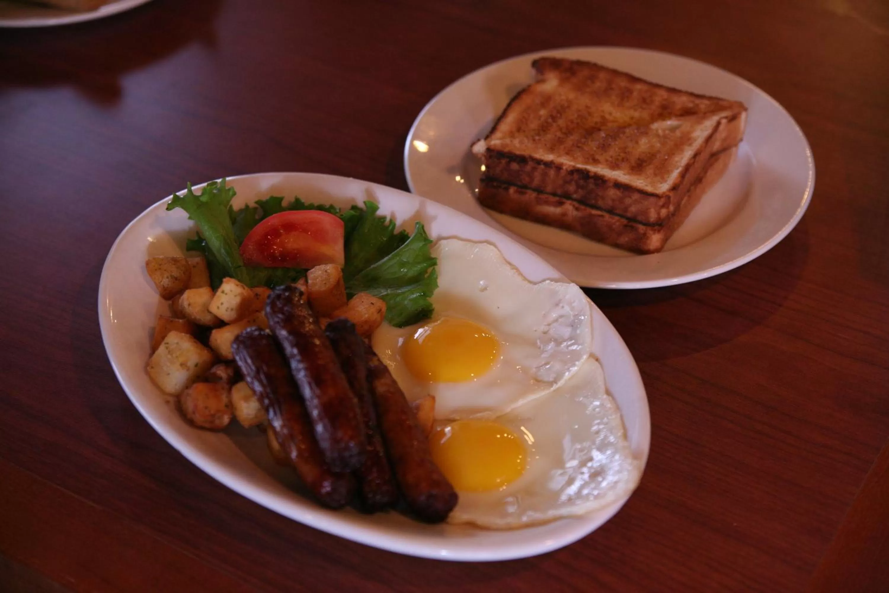 Restaurant/places to eat in Falls Manor Resort