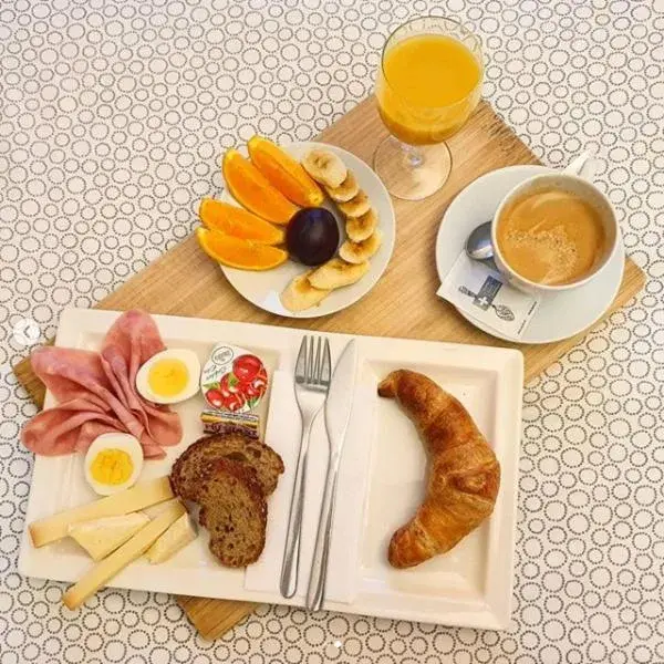 Breakfast in Hotel Les Arcades