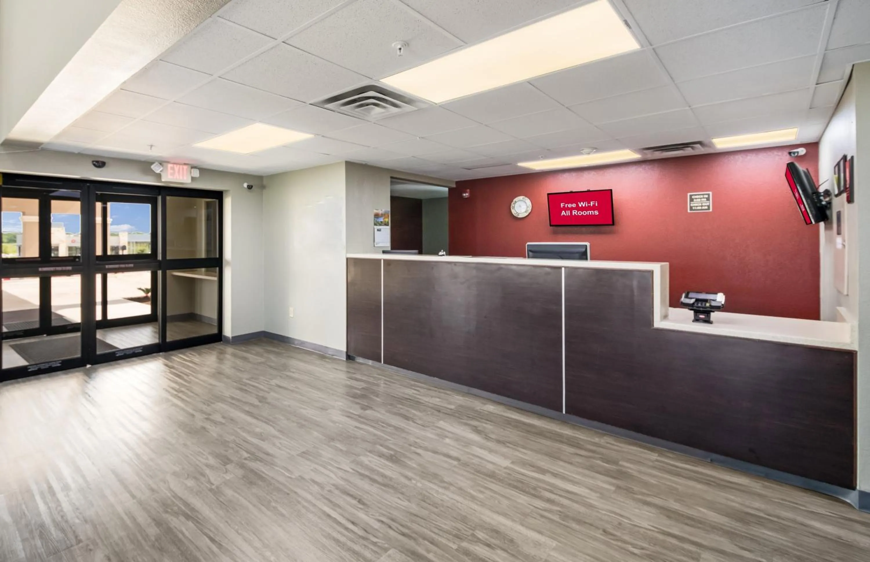 Lobby or reception in Red Roof Inn & Suites Austin East - Manor