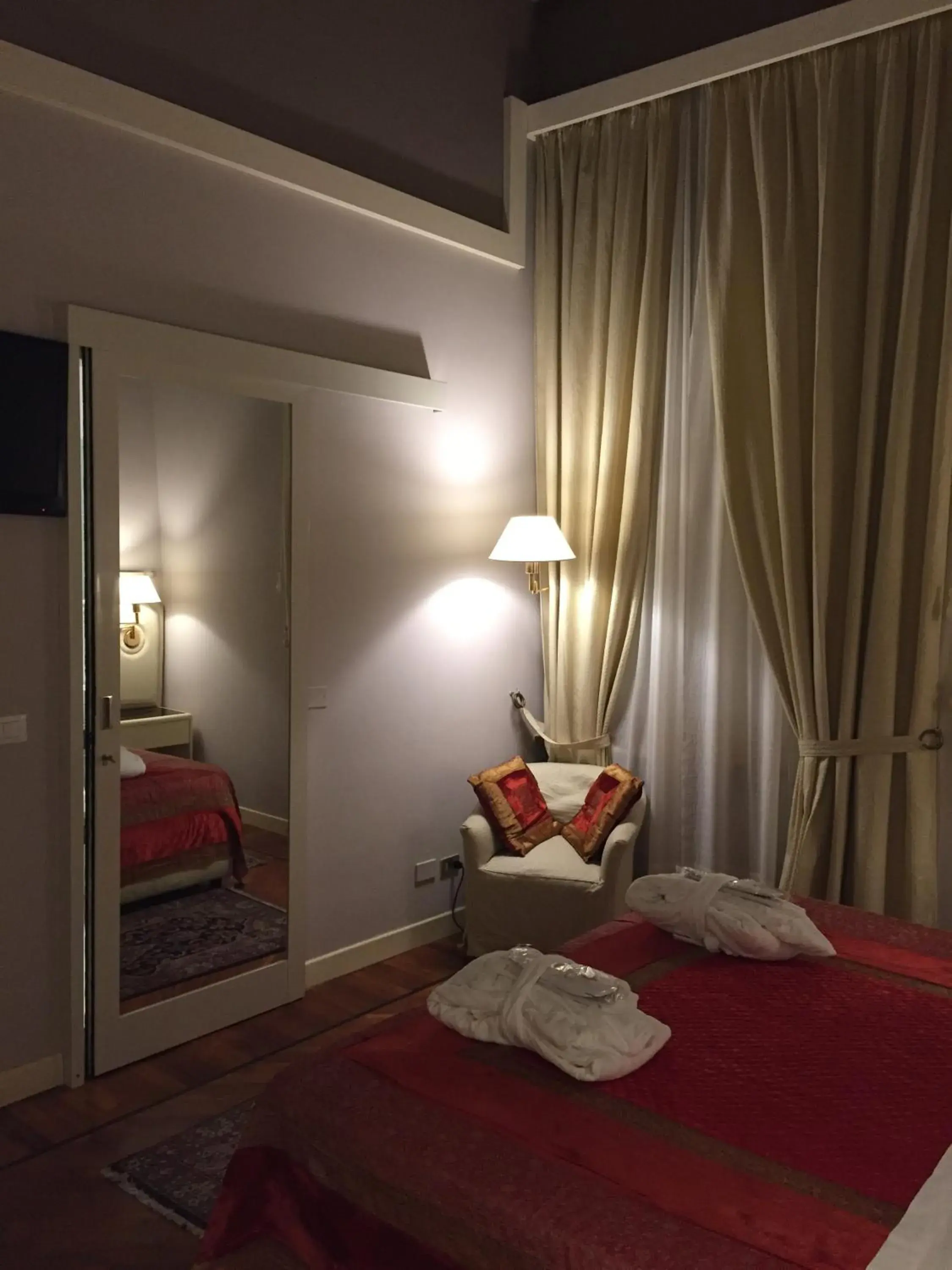 Photo of the whole room, Bed in Grand Hotel Tettuccio