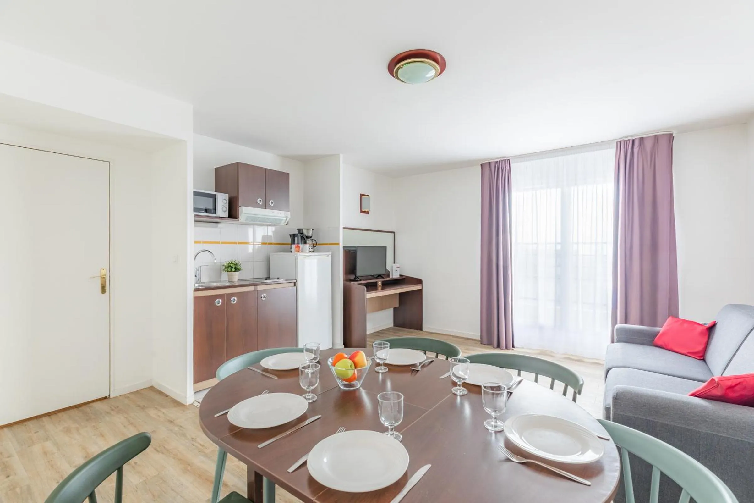 TV and multimedia in Appart'City Confort Brest