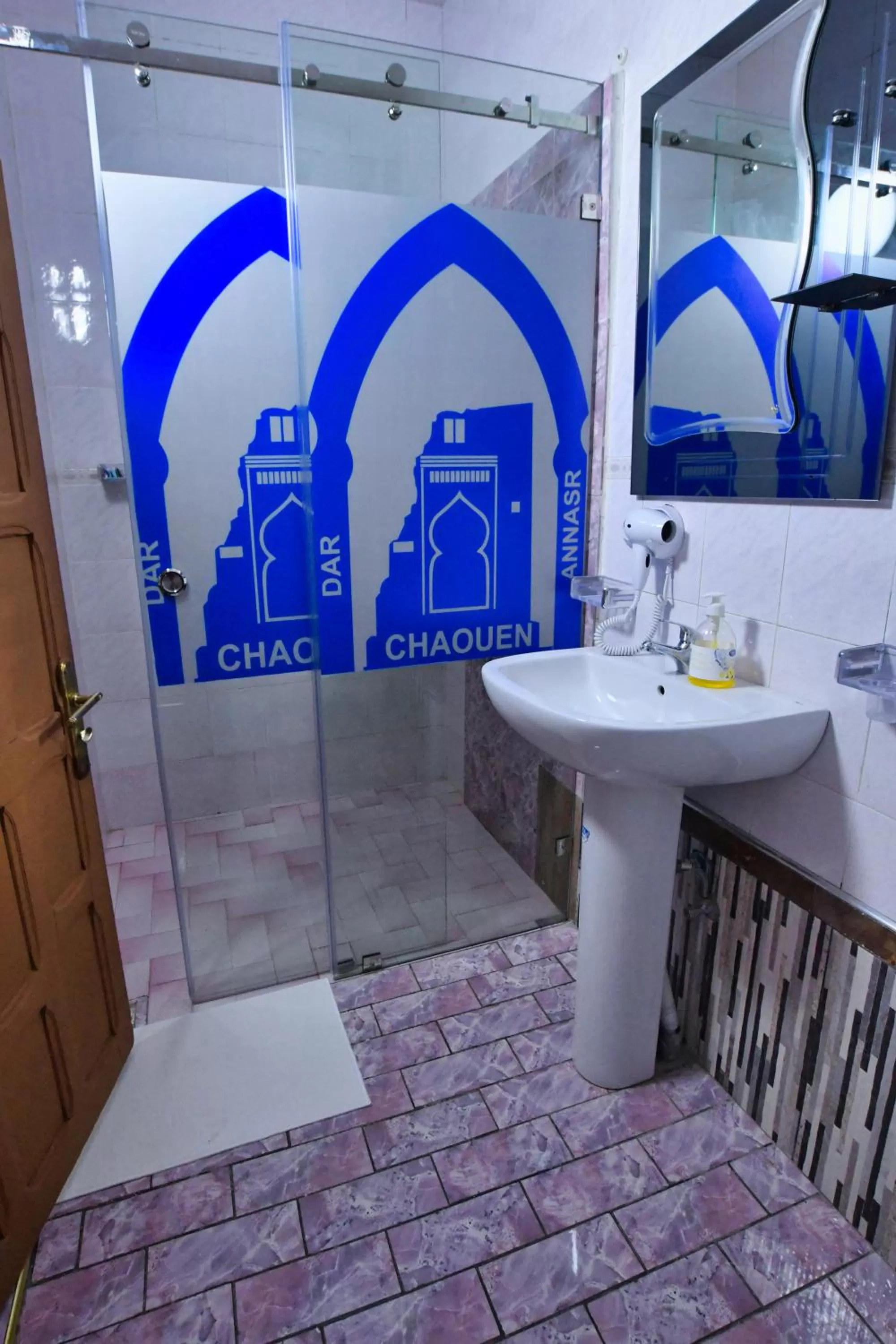 Bathroom in Hotel Dar Annasr