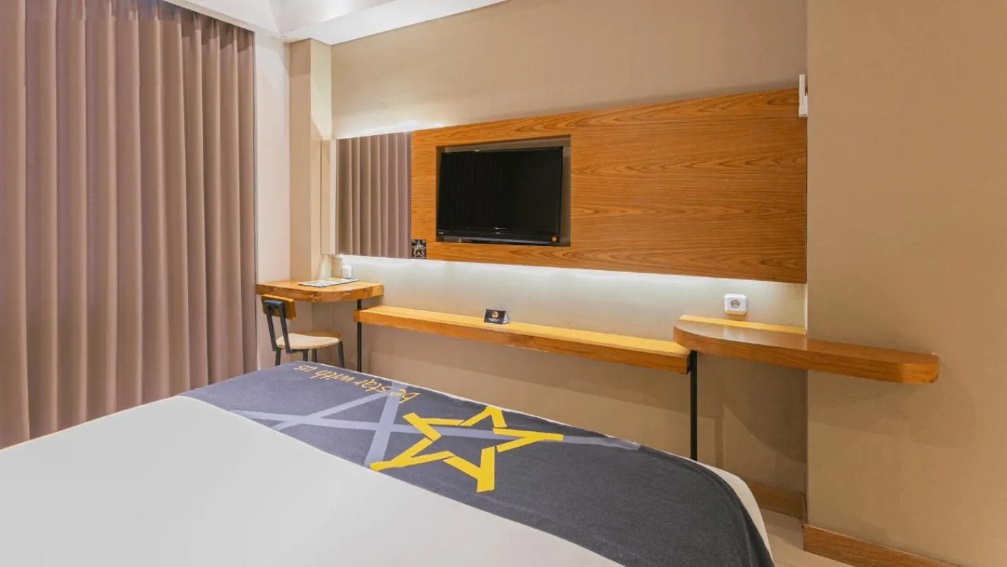 Bed in Yellow Star Ambarukmo Hotel