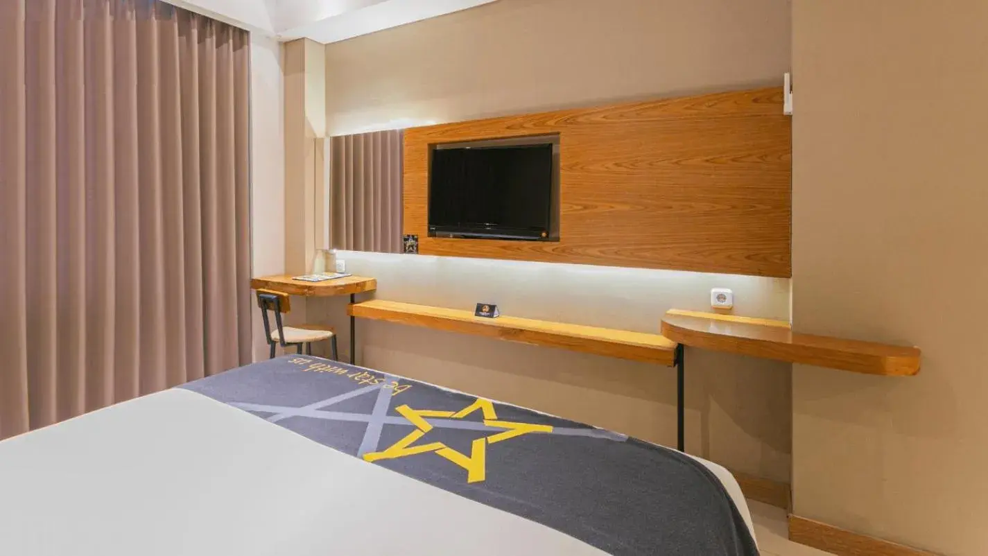 Bed in Yellow Star Ambarukmo Hotel Bed in Yellow Star Ambarukmo Hotel