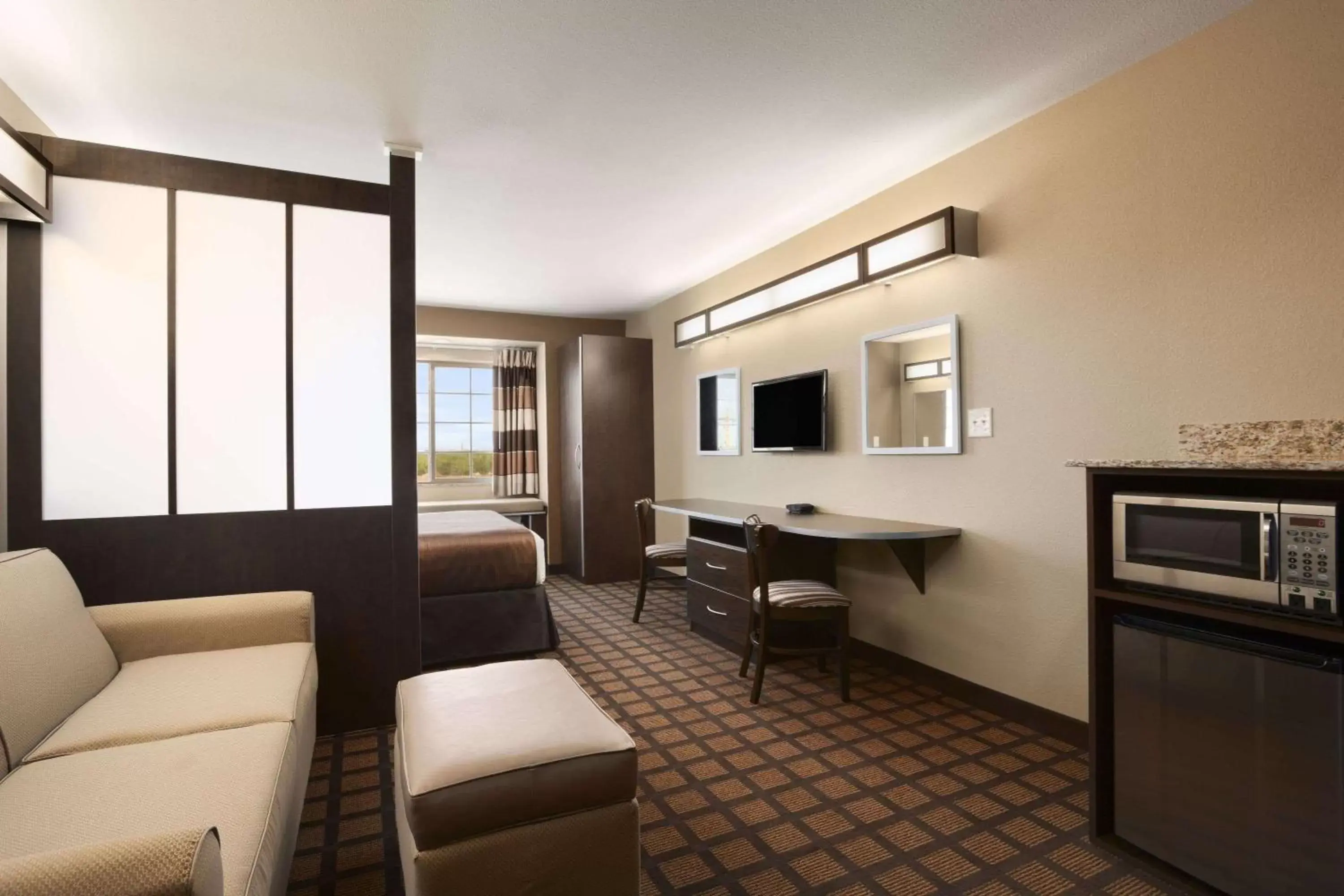 Photo of the whole room, Seating Area in Microtel Inn & Suites Cotulla