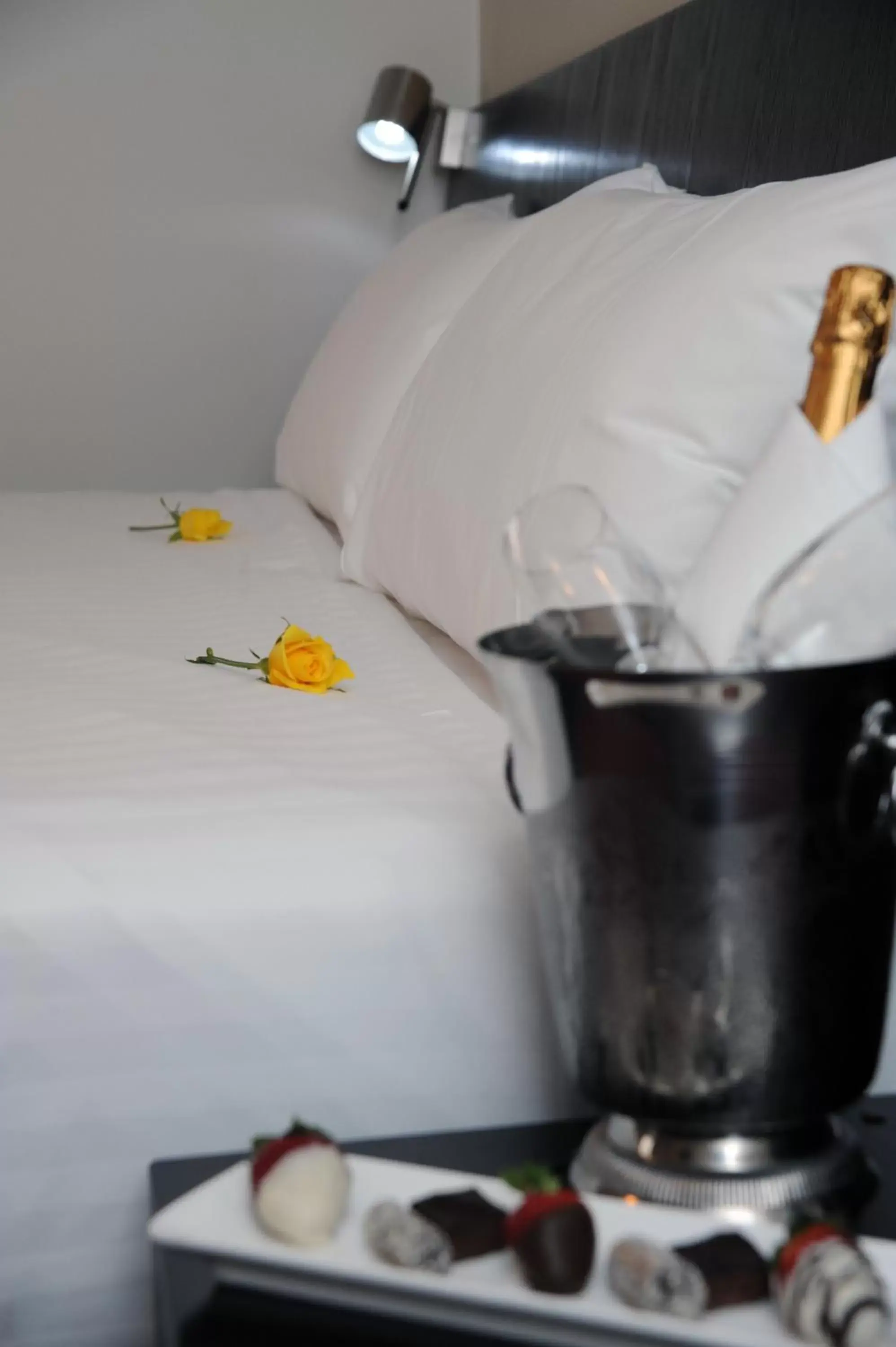 Alcoholic drinks, Bed in Hotel Grand Chancellor Launceston Alcoholic drinks, Bed in Hotel Grand Chancellor Launceston