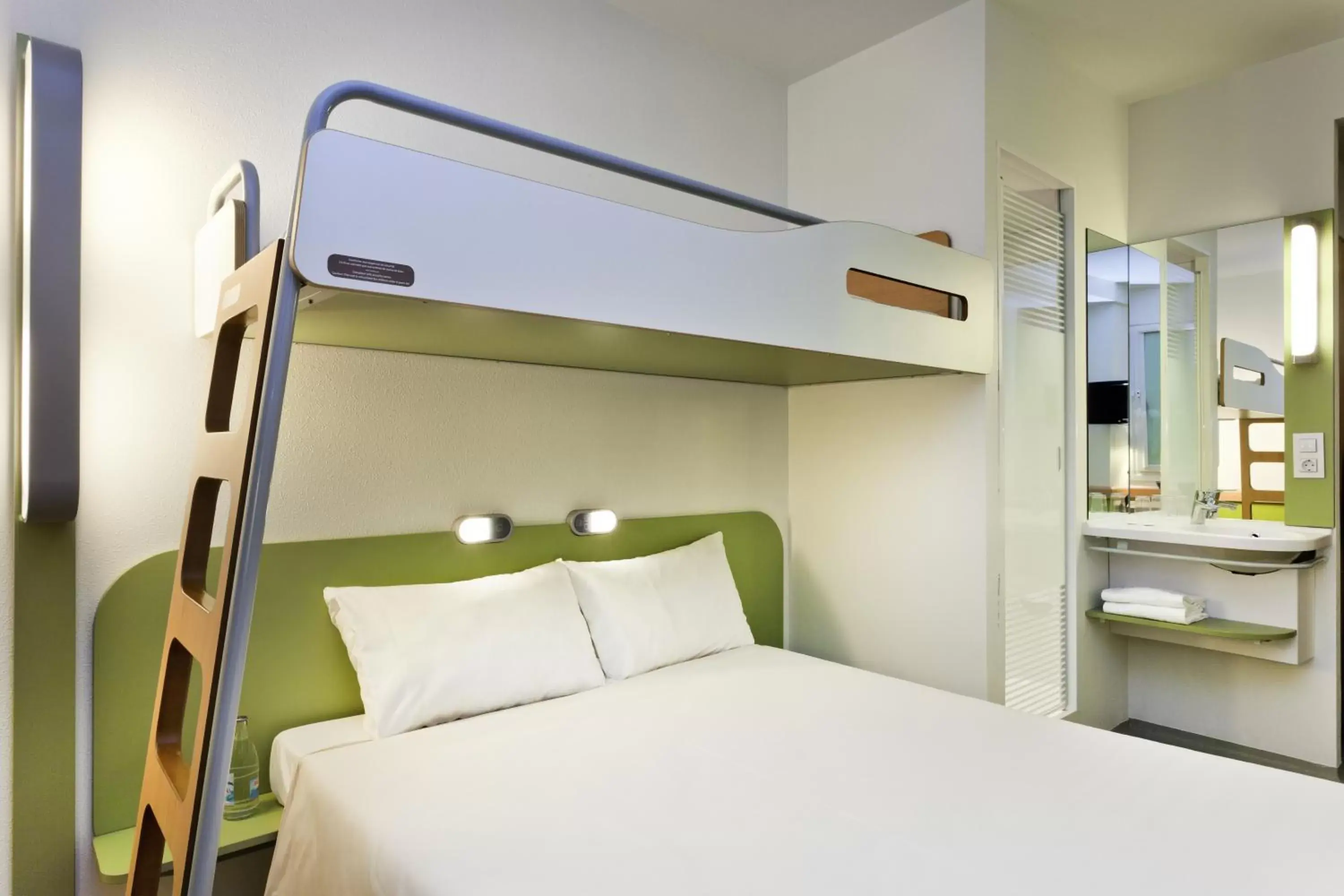 Decorative detail, Bunk Bed in ibis budget Genève Petit-Lancy