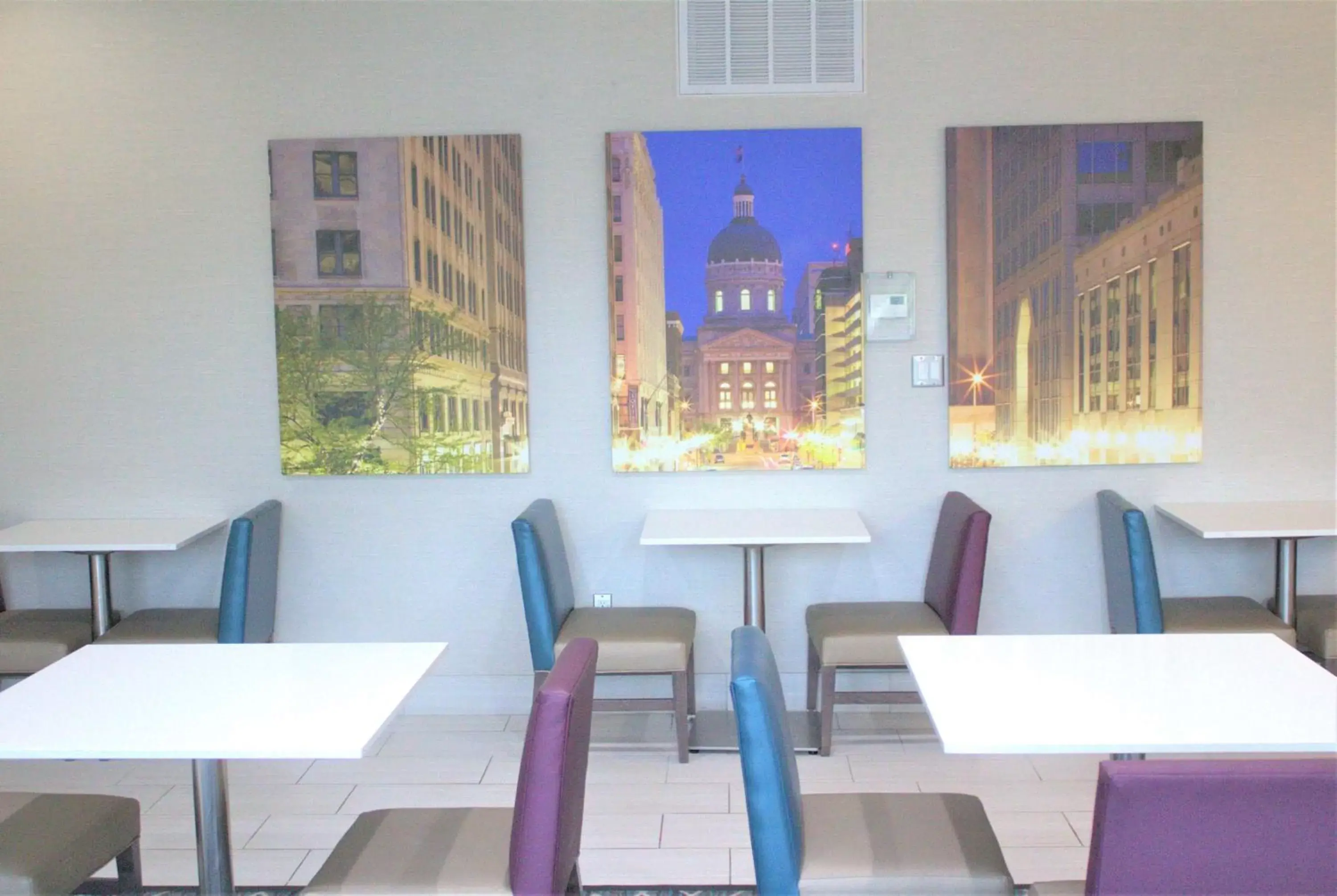 Breakfast, Restaurant/Places to Eat in La Quinta Inn & Suites by Wyndham Indianapolis Downtown