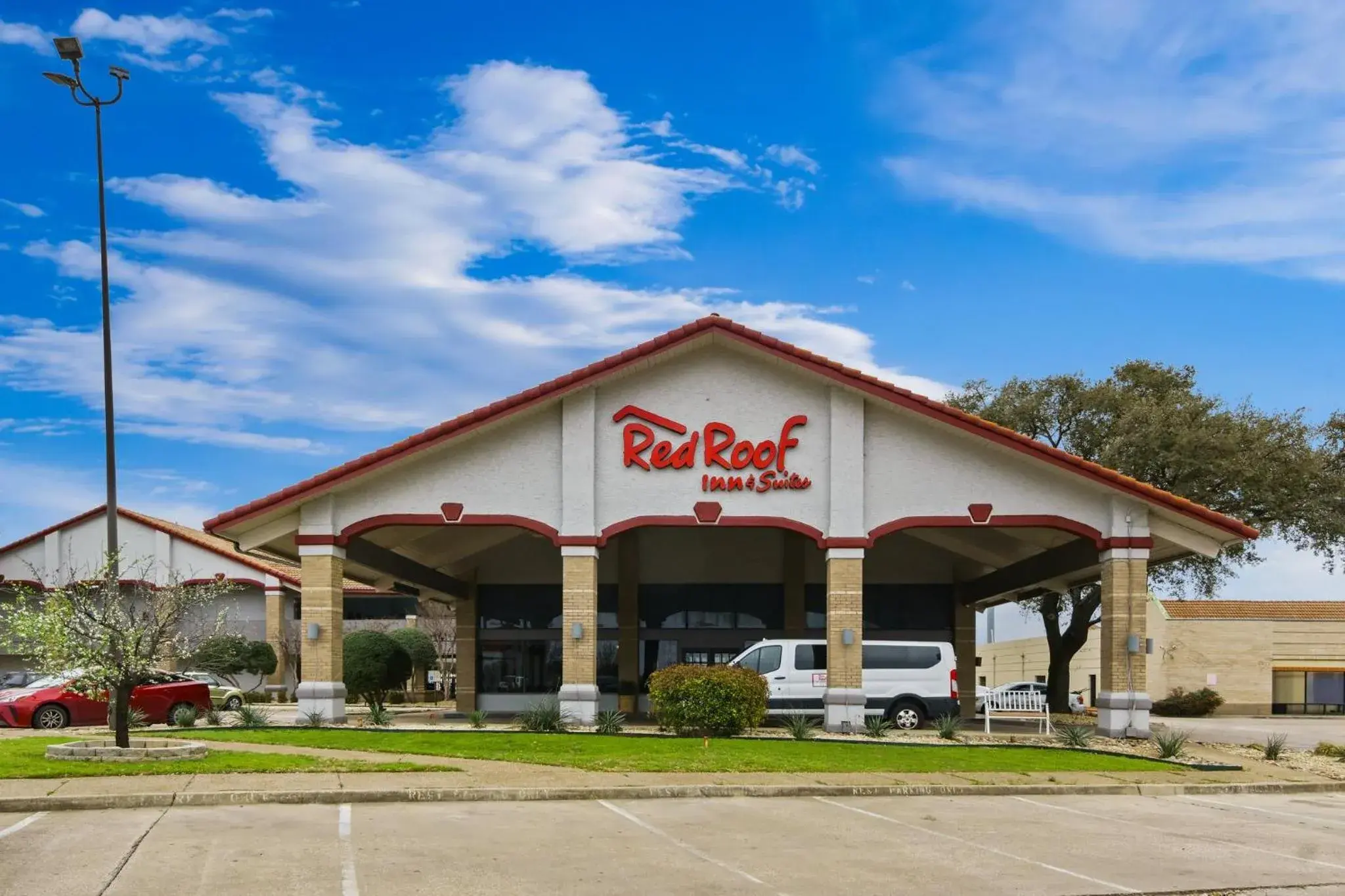 Property Building in Red Roof Inn & Suites Irving - DFW Airport South