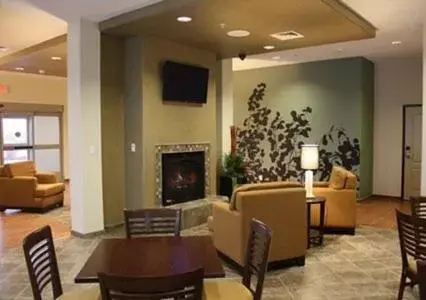Communal lounge/ TV room in Sleep Inn & Suites Garden City