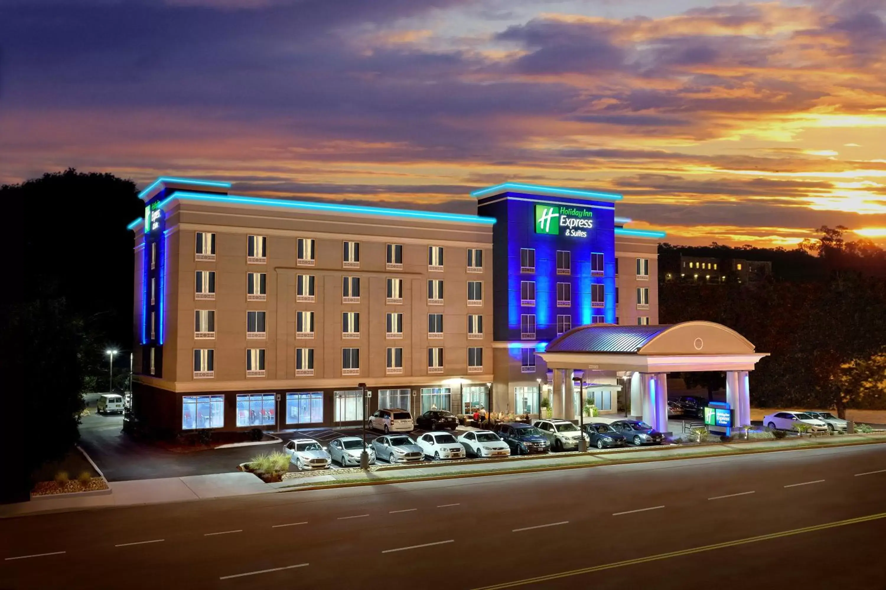 Property Building in Holiday Inn Express Hotel & Suites Knoxville, an IHG Hotel