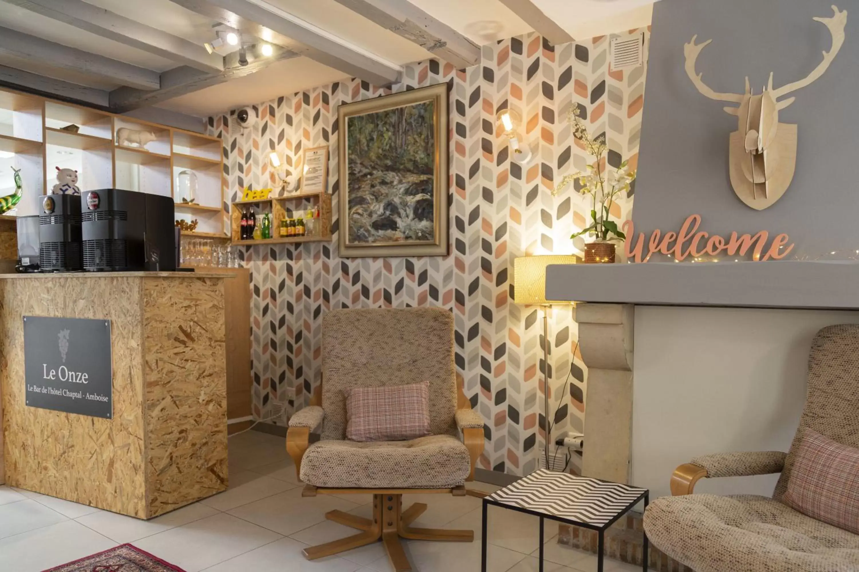 Lounge or bar in Logis Hôtel Chaptal, Amboise Lounge or bar in Logis Hôtel Chaptal, Amboise