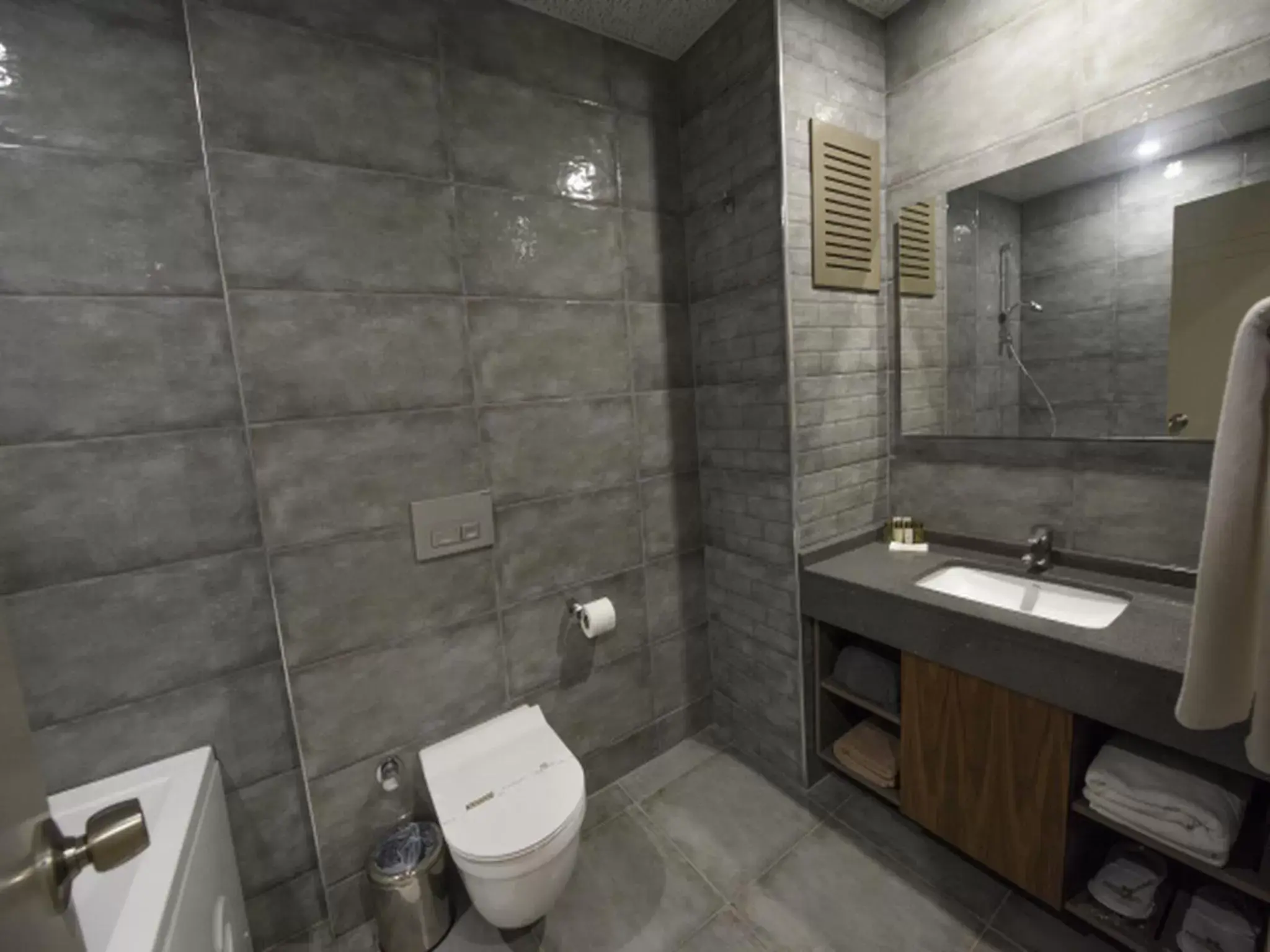 Bathroom in Hierapark Thermal & SPA Hotel