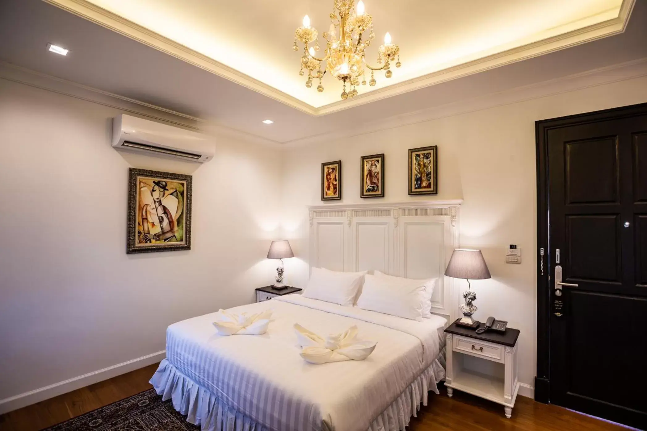 Bed in Merchant Villa- SHA Extra Plus