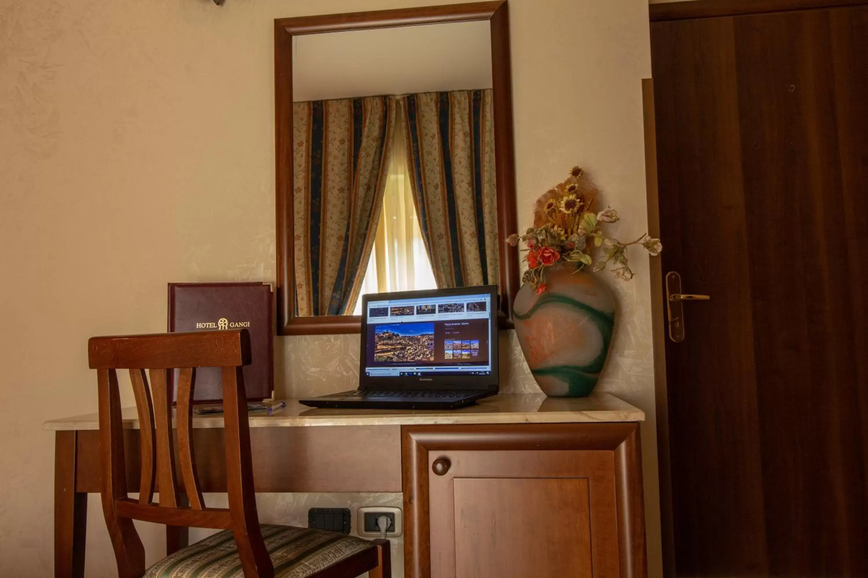 TV/Entertainment Center in Hotel Gangi