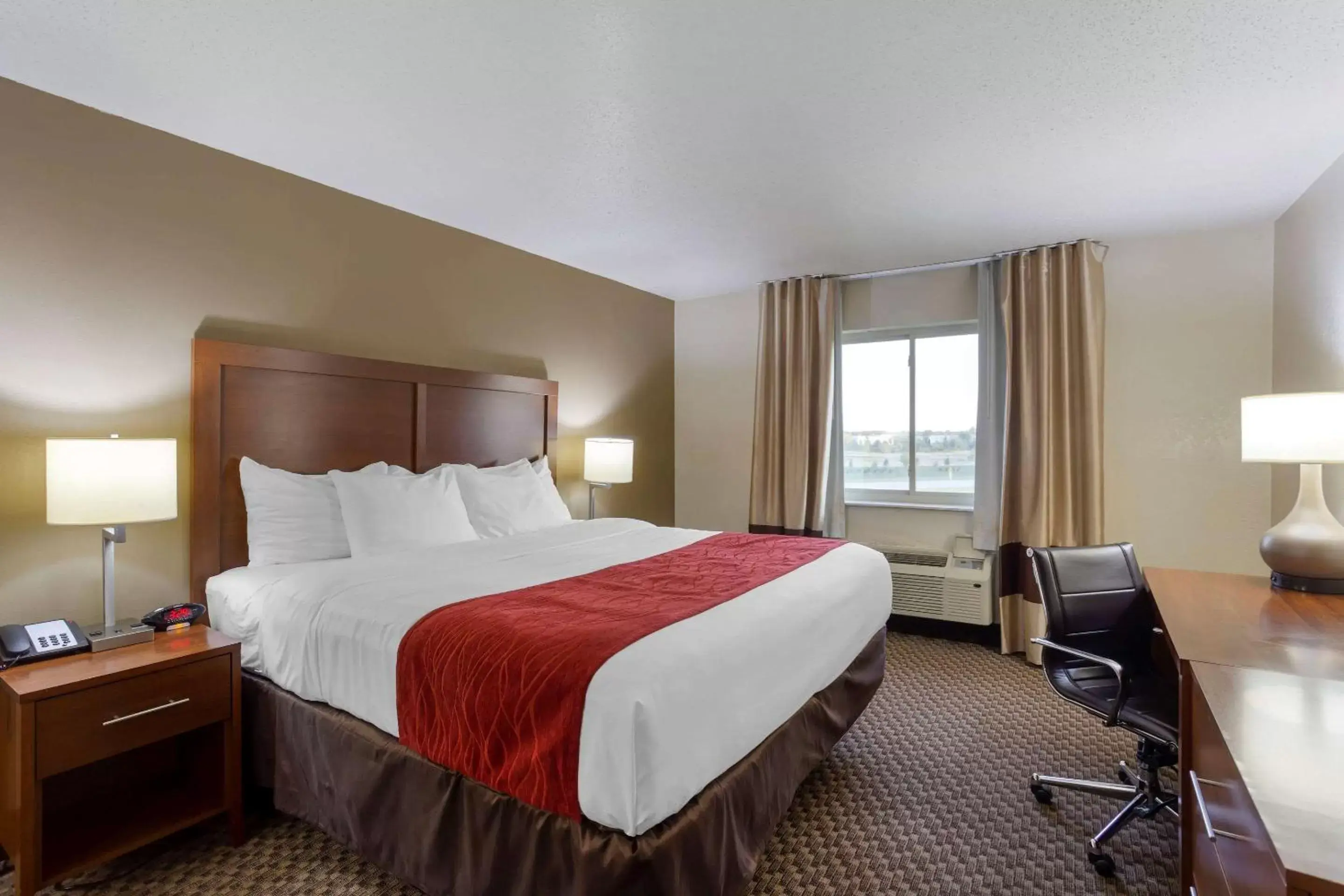 Photo of the whole room, Bed in Comfort Inn Hobart - Merrillville