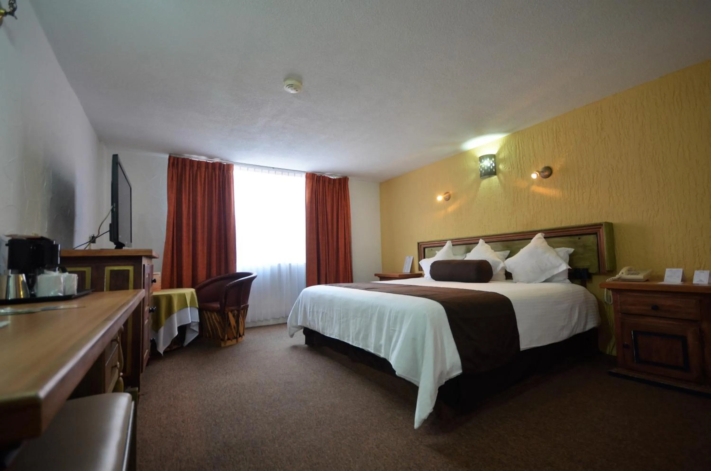 Day, Bed in Howard Johnson by Wyndham Morelia Calle Real