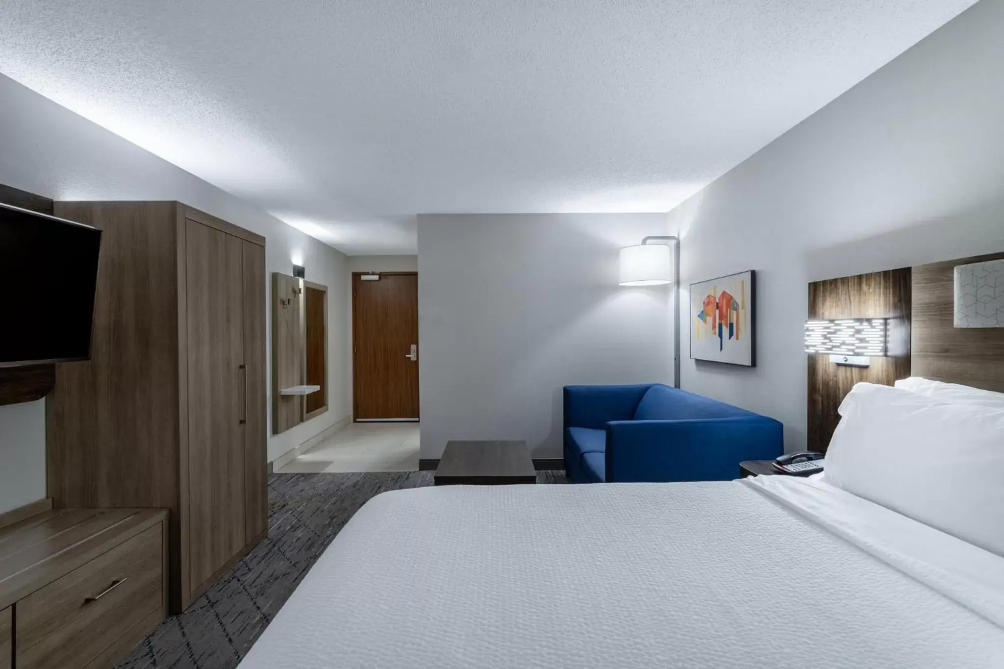 Photo of the whole room, Bed in Holiday Inn Express Hotel & Suites-St. Paul, an IHG Hotel