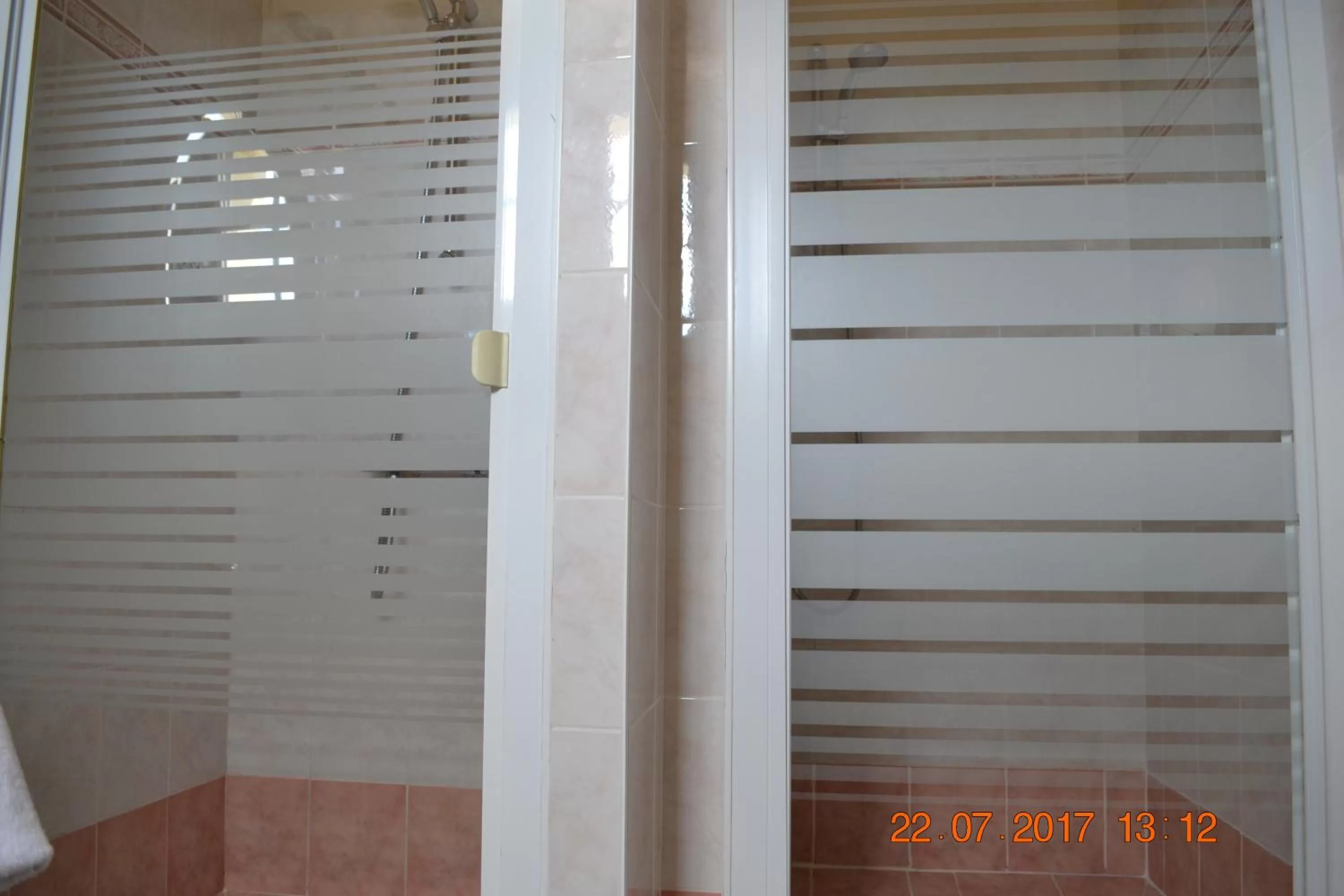 Shower in Hôtel Le Castel