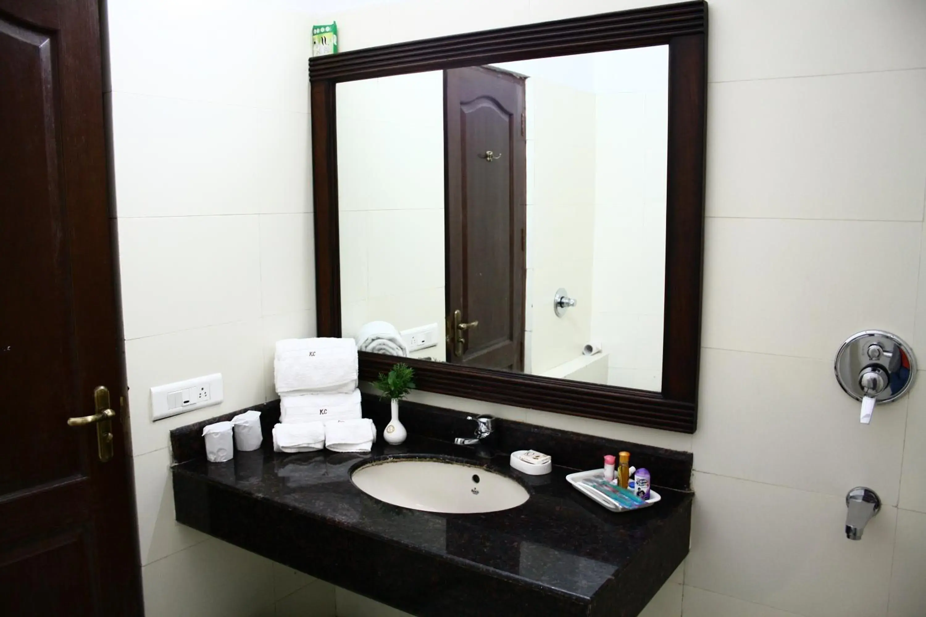 Bathroom in Kasauli Castle Resort