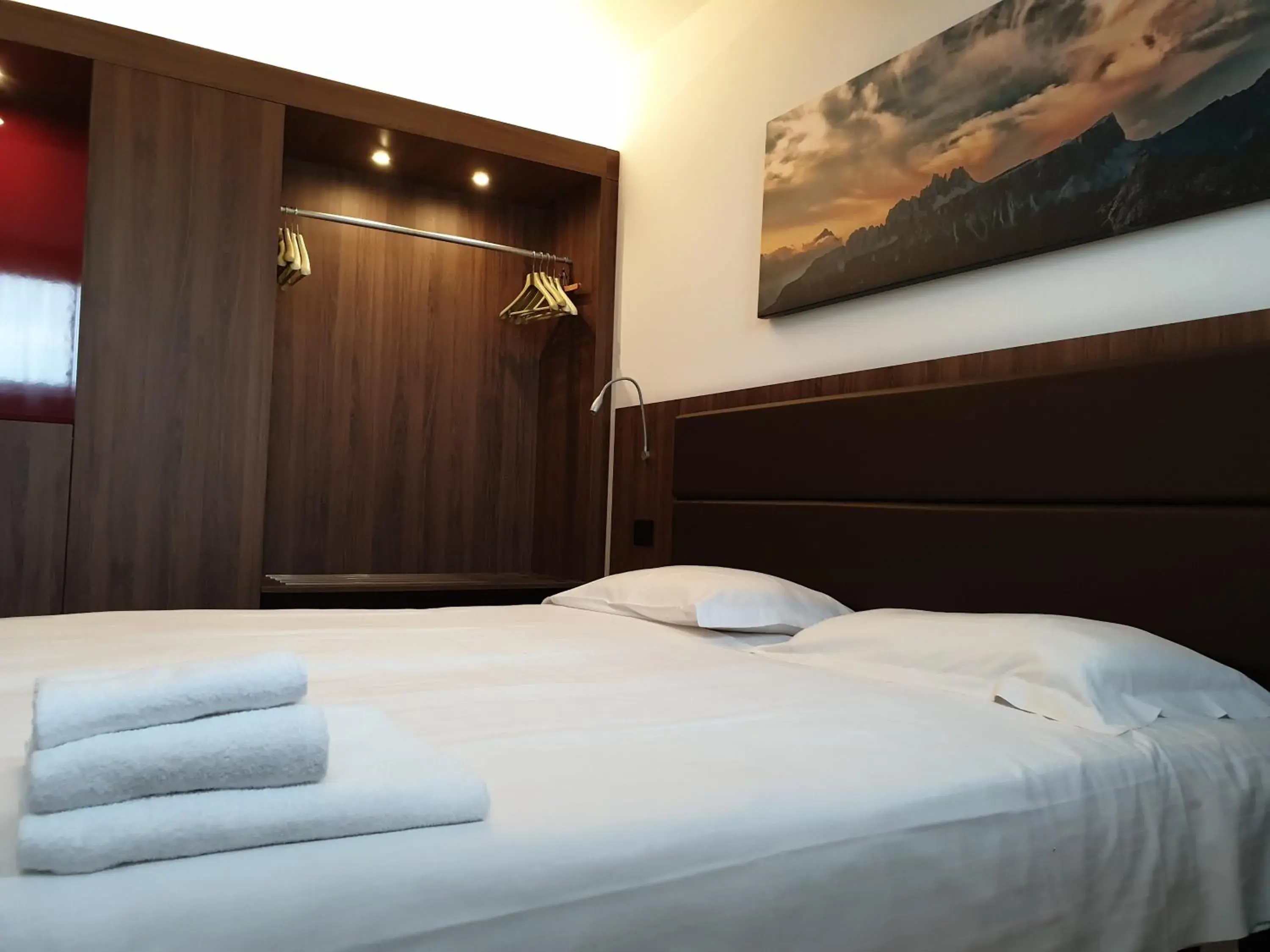Bed in Albergo Delle Alpi Bed in Albergo Delle Alpi