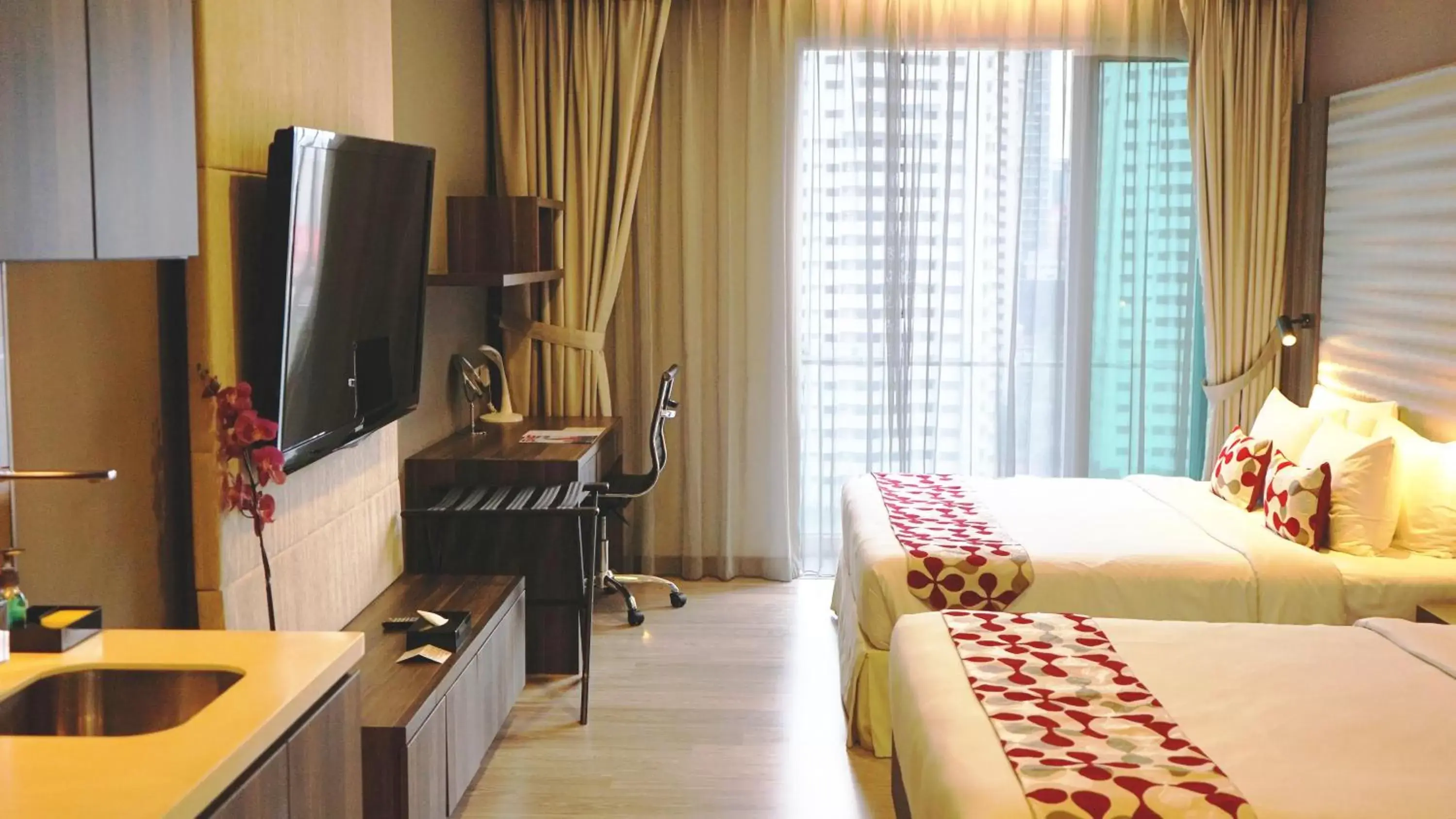 Bed, TV/Entertainment Center in Ramada Suites by Wyndham Kuala Lumpur City Centre